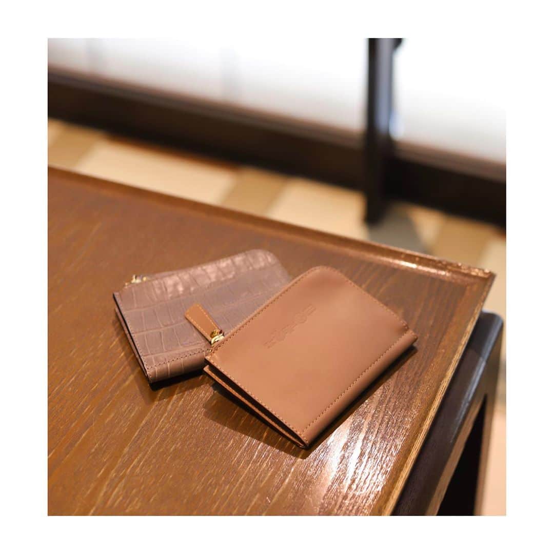 Felisi Japan 〔フェリージ〕さんのインスタグラム写真 - (Felisi Japan 〔フェリージ〕Instagram)「【Felis Compact Wallet】 . ただいまフェリージでは秋冬新作モデルをはじめ、 様々なデザインやサイズのウォレットを展開しております。 あなたのライフスタイルに合ったアイテムを きっと見つけていただけると思います。 . 必要最低限の収納力があり、トレンド感のある ミニバッグにも収納しやすいコンパクトウォレット。 その中でも、人気ナンバー1のスマートウォレット。 薄くスッキリしたデザインは、片手に収まりの良いサイズ感で、 キャッシュレス決済にもお勧めです。 . . Model No.1058/BU Price：¥38,500 . Model No.1058/SA Price：¥39,600 . . 店頭では11/1(日)まで一部店舗を除いて、 「Felisi TRADE-IN CAMPAIGN 」を実施しております。 ご不要になったバッグ&お財布をお持込の上、 その場で新品のフェリージにお買い替えいただくと、 10%OFFにてお買い求めいただけます。 . 10/30(金)はお買い物をするのに吉であるとされる一粒万倍日、 そして11/1(日)はお財布の使い始めに吉であるとされる天赦日です。 是非この機会にお買い替えはいかがでしょうか。 . . . #felisi #wallet #compactwallet #slimwallet #slg #leathergoods #madeinitaly #フェリージ #財布 #お財布 #折り財布 #ウォレット #コンパクトウォレット #スリムウォレット #スマコロ #下取りキャンペーン #10％OFF #一粒万倍日 #天赦日 #革小物 #イタリア製」10月28日 10時26分 - felisi_japan