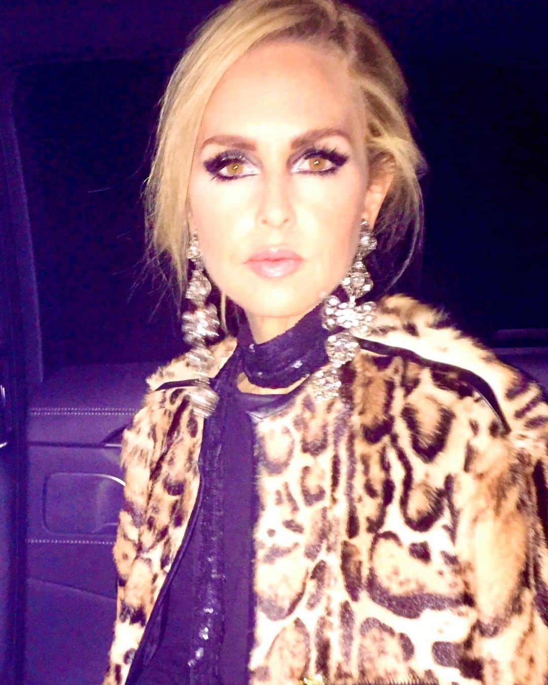 レイチェル・ゾーのインスタグラム：「Posting my favorite impromptu #Halloween look because its fun to become #ediesedgwick with 60s hair and makeup and not a complicated costume. No #trickortreat for us this year but maybe we will dress up just because 🎃🦇 👻  XoRZ」
