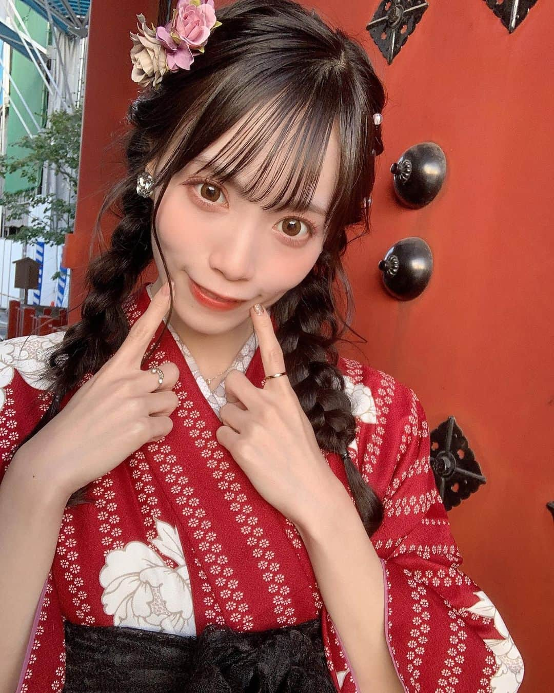 宇佐美幸乃さんのインスタグラム写真 - (宇佐美幸乃Instagram)「にこっ🥰  #袴　#はかま　#和服　#japan #浅草　#asakusa #観光　#浅草寺　#selfie #idol #アイドル　#hair #みつあみ　#fff #followｍe」10月28日 10時41分 - usami_yukino