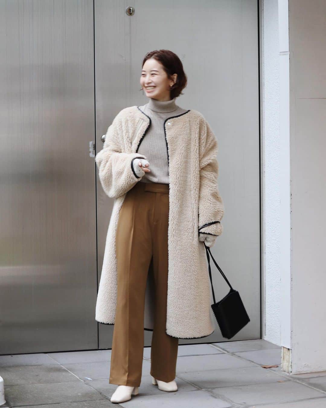 Eri Koyamaのインスタグラム：「. このコートも楽しみなんだな🦙 アームウォーマー合わせも絶対私服ですると思う！笑 . . ウォッシャブルニットとアウターで お得なSETは今日まで予約できるよ🤍 ストーリーにリンク貼っておきます . @ungrid_official @ungrid_staffsnap @eri_koyama_ #153cmコーデ」