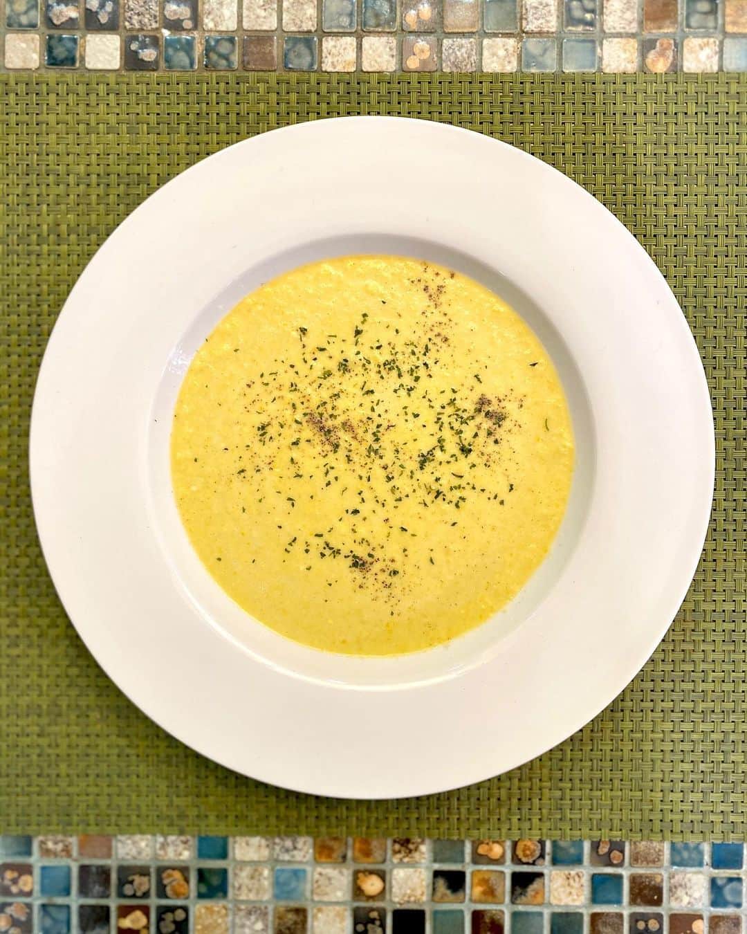 のインスタグラム：「もこガチャムクキッチン！！ もこ先生流　とうもろこしのスープ 美味いですよ！  #ガチャピン#ムック#もこ先生 #レシピ#簡単#簡単レシピ #youtube#もこガチャムクキッチン #とうもろこし#スープ#とうもろこしスープ #cooking#recipe #mocomichihayami#hayami #速水流#速水もこみち」