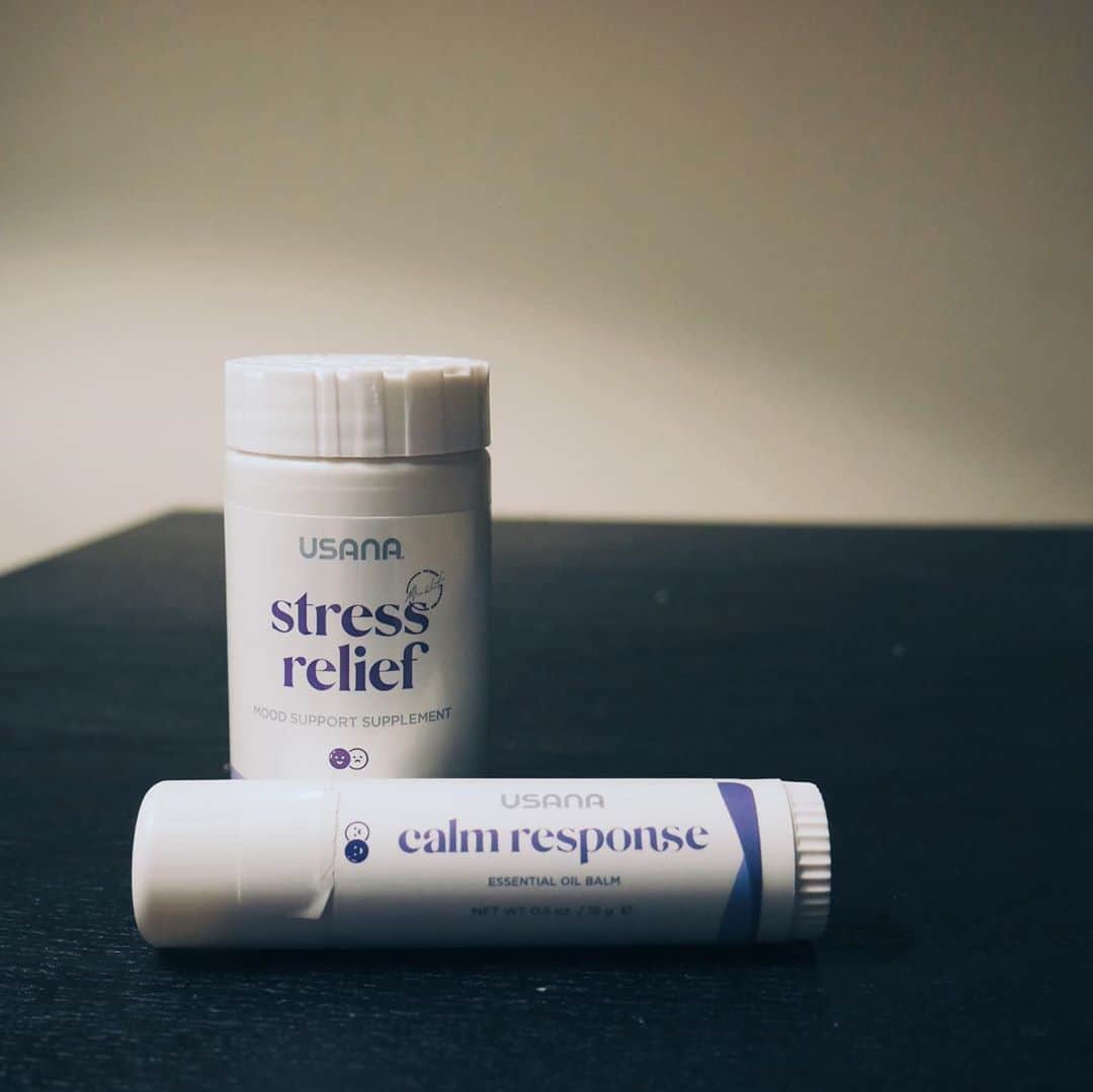 ミン・ユラさんのインスタグラム写真 - (ミン・ユラInstagram)「2020’s been crazy guys. Stress relief is essential 🥰  스트레스해소 필살기  #stressbalm #stressrelief #USANA #USANAathlete」10月28日 10時48分 - yuraxmin