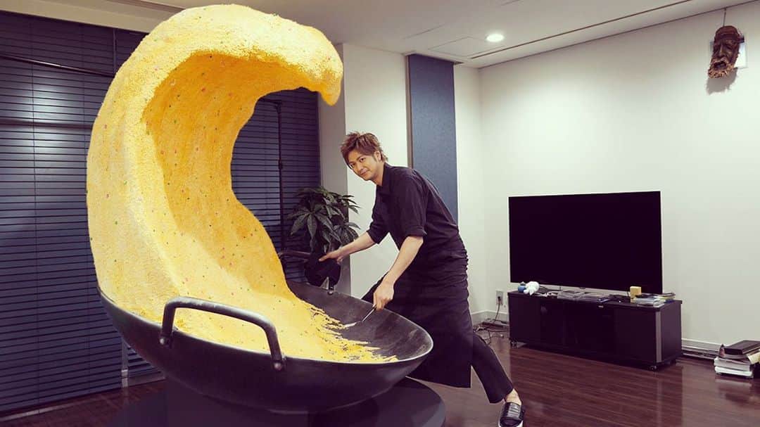 のインスタグラム：「巨大チャーハン作っちゃいました！笑  #youtube#水溜りボンド#mstable#ドッキリ#巨大チャーハン #速水もこみち#mocomichihayami」