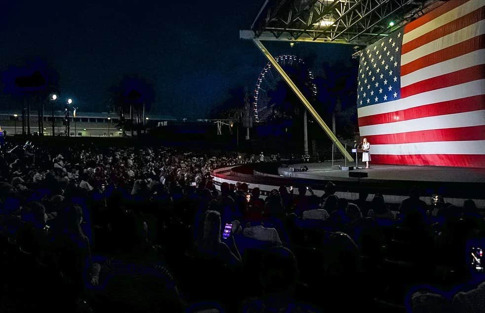 イヴァンカ・トランプのインスタグラム：「¡Gracias Miami! 🌴☀️」