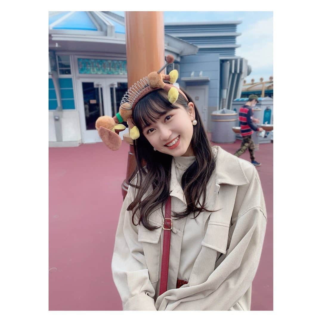 桜井美里のインスタグラム：「・﻿ ﻿ ﻿ ﻿ #tokyodisneysea 行ってきたよ🐭💕﻿ ﻿  ﻿ ﻿ ﻿ 友達と喋りすぎて﻿ アトラクション並んでるとき﻿ 喉カラッカラだった😂﻿ ﻿ ﻿ ﻿ ほんと楽しかったな☺️﻿ ﻿ ﻿ ﻿ ﻿ #夢の国 #🐭 ﻿ #ディズニーシー ﻿ #ディズニーカチューシャ﻿ #スリンキー  ﻿」