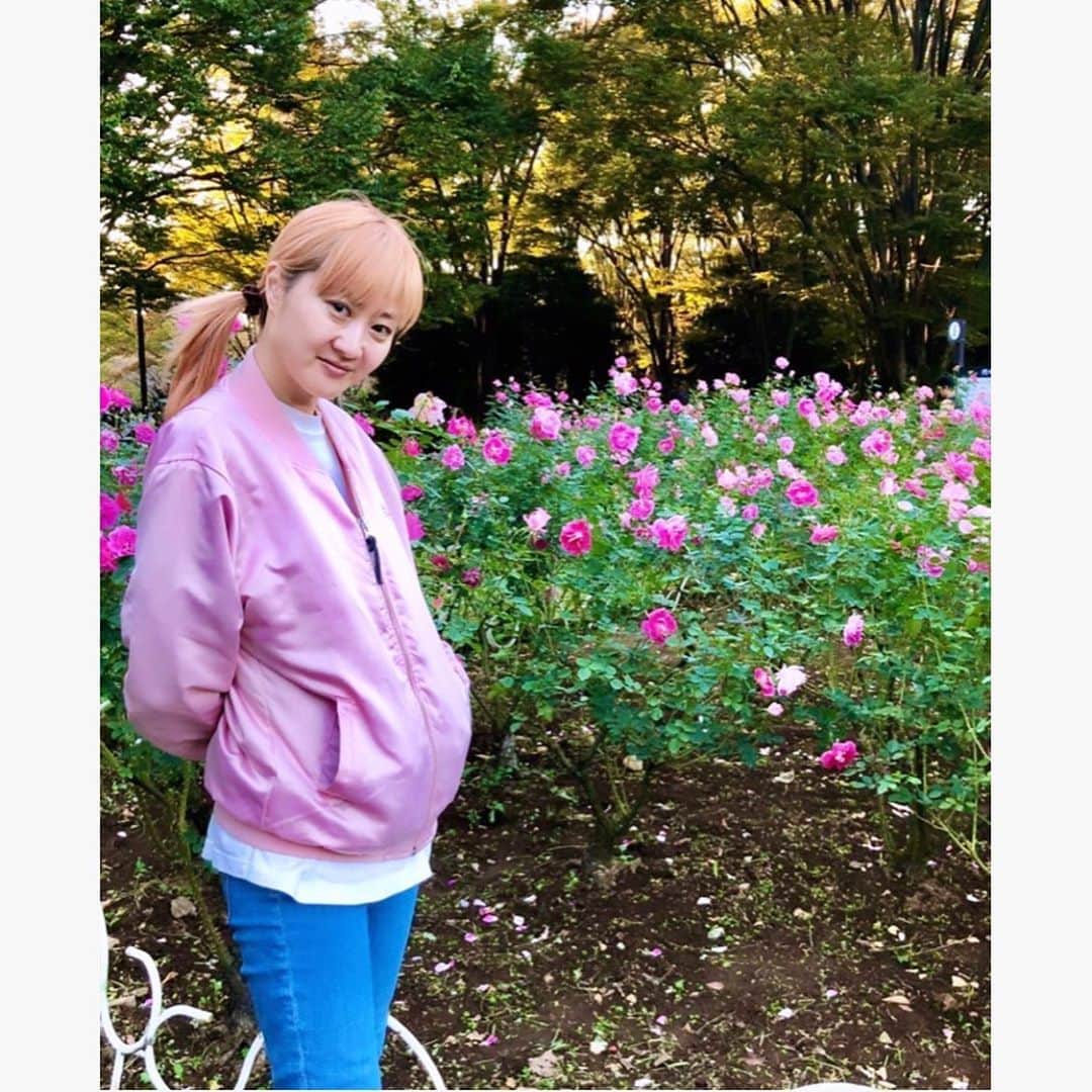 永瀬沙世のインスタグラム：「バトミントンしようよ🏸🌳、とすぐ誰かをピクニックに連れ出す癖✨  楽しいし、体動かすし、羽をバコーンって強く打つから最高のストレス発散になるよ🤍」