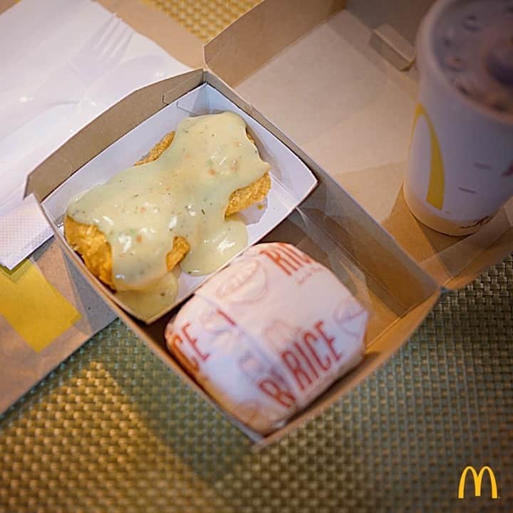 McDonald's Philippinesのインスタグラム：「Lunch on a budget? Let your next meal be our filling McCrispy Chicken Fillet ala King! ♥️  Get it via McDonald’s Drive-Thru or Dine-In. You can also order via the McDelivery PH App.」