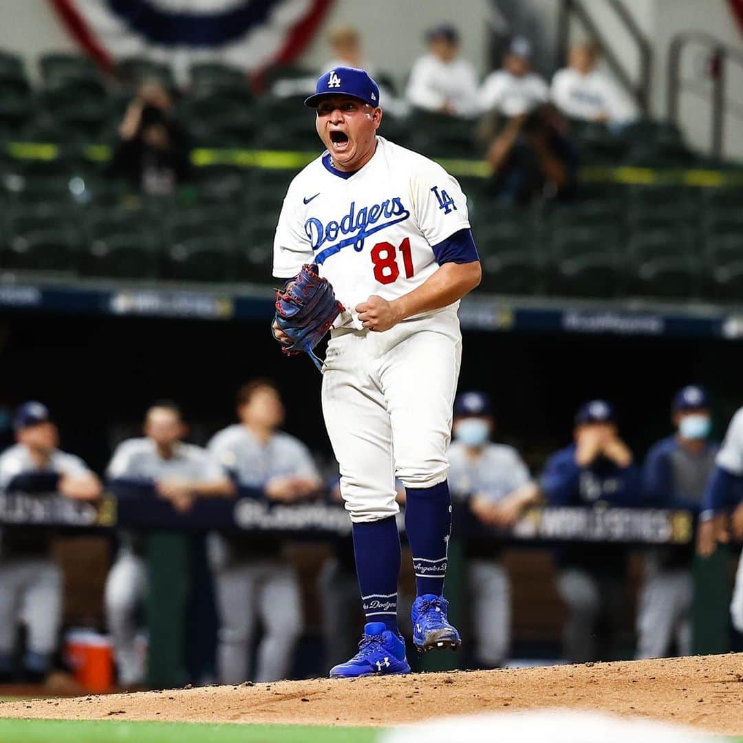 MLBさんのインスタグラム写真 - (MLBInstagram)「The Dodgers are six outs away ... how we feelin’? 😬」10月28日 11時49分 - mlb