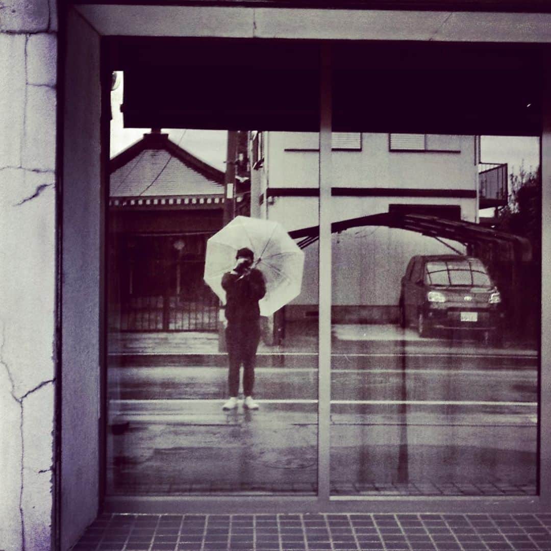 奇妙礼太郎さんのインスタグラム写真 - (奇妙礼太郎Instagram)「#filmphotography 色彩を捨てた分、浮かび上がることもあるんかな。 色が恋しい。」10月28日 11時42分 - reitaro_strange