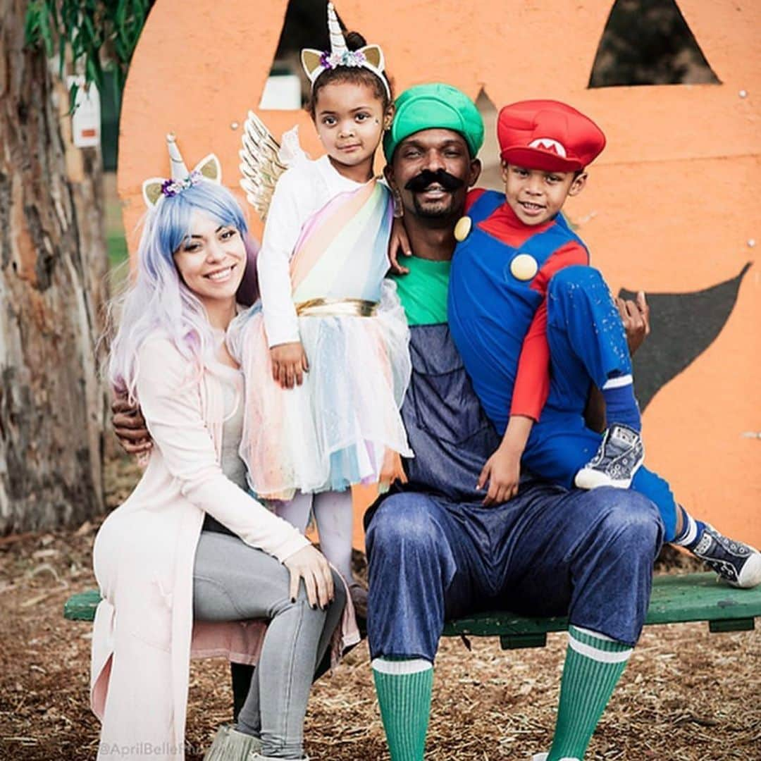 クリス・ボッシュさんのインスタグラム写真 - (クリス・ボッシュInstagram)「Batman & Robin... Kobe & Shaq... Bert and Ernie... but REALLY name a more dynamic duo than Mario & Luigi 🍄. Nothing better than dressing up with my little guy. Can’t wait for y’all to see what @mrsadriennebosh and I have planned tor this year 🎃 👻 #BoshFamily #Halloween」10月28日 11時49分 - chrisbosh