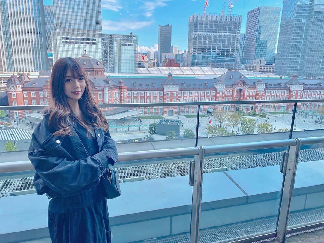 西村季里子のインスタグラム：「・  東京駅ってなんか好き🗼  な〜んか最近バッタバタで 心も体も落ち着かない！ よくない！  美容院もネイルも行けてない！ 病院ばっか行ってる！(涙)  明日も明後日も明明後日も病院！  ☠️  #東京駅#東京#tokyo#tokyostation  #美容院#ネイル#エステ#行きたい #美容#病院#ジム しか行ってない #follow#followｍe」