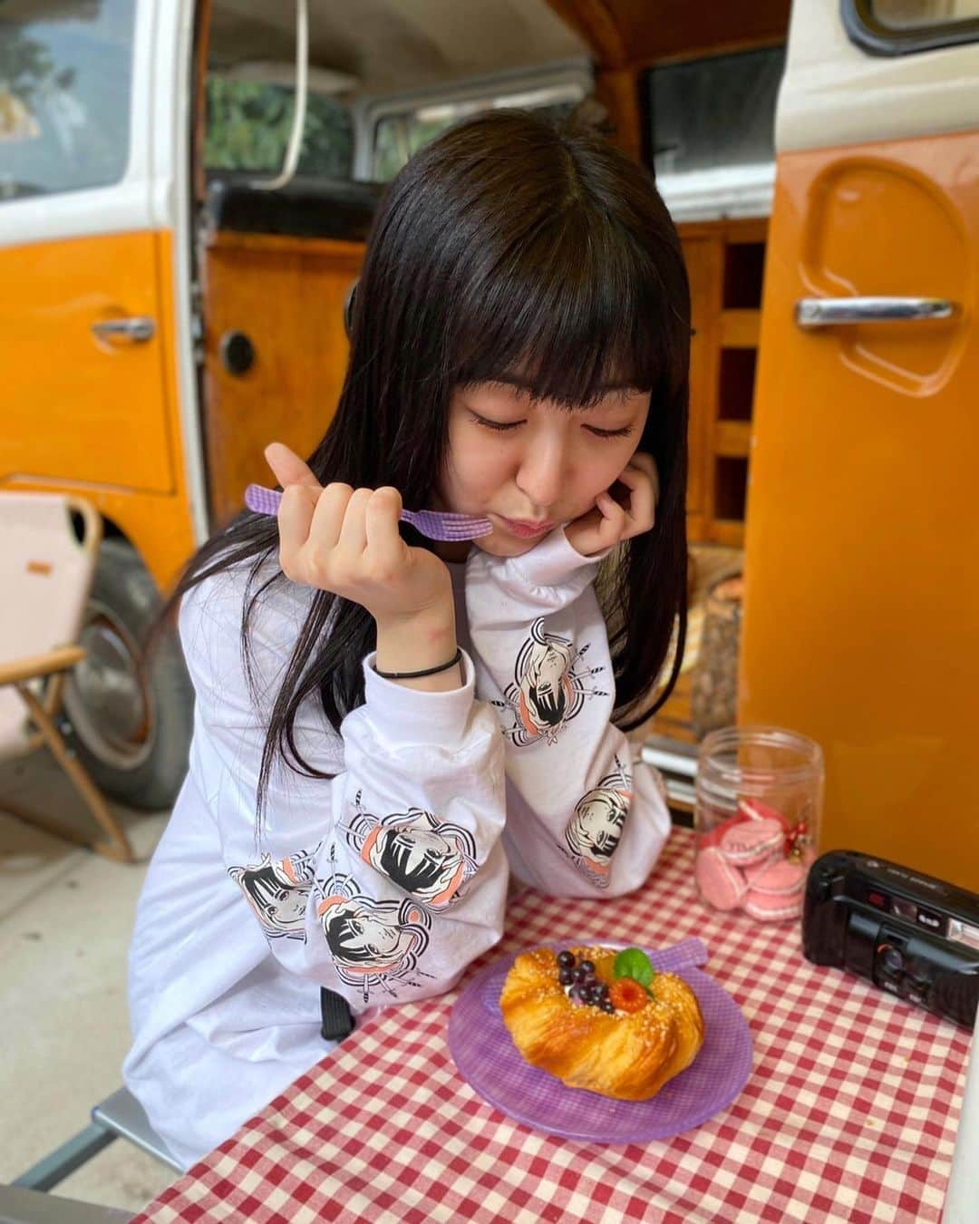 伊豆田莉奈さんのインスタグラム写真 - (伊豆田莉奈Instagram)「Ohayo~🖼 กินข้าวรึยังคะ?🤤  จริงๆอันนี้กินไม่ได้ค่ะ😂 อันนี้เป็น squeeze ค่ะ😂555  おはずな🔆 ご飯はもう食べましたか？🤤  本当はこれ食べれないの😂 これスクイーズだった😂笑  #izurinacgm48 #伊豆田莉奈 #いずりな #cgm48」10月28日 12時16分 - rina.cgm48official