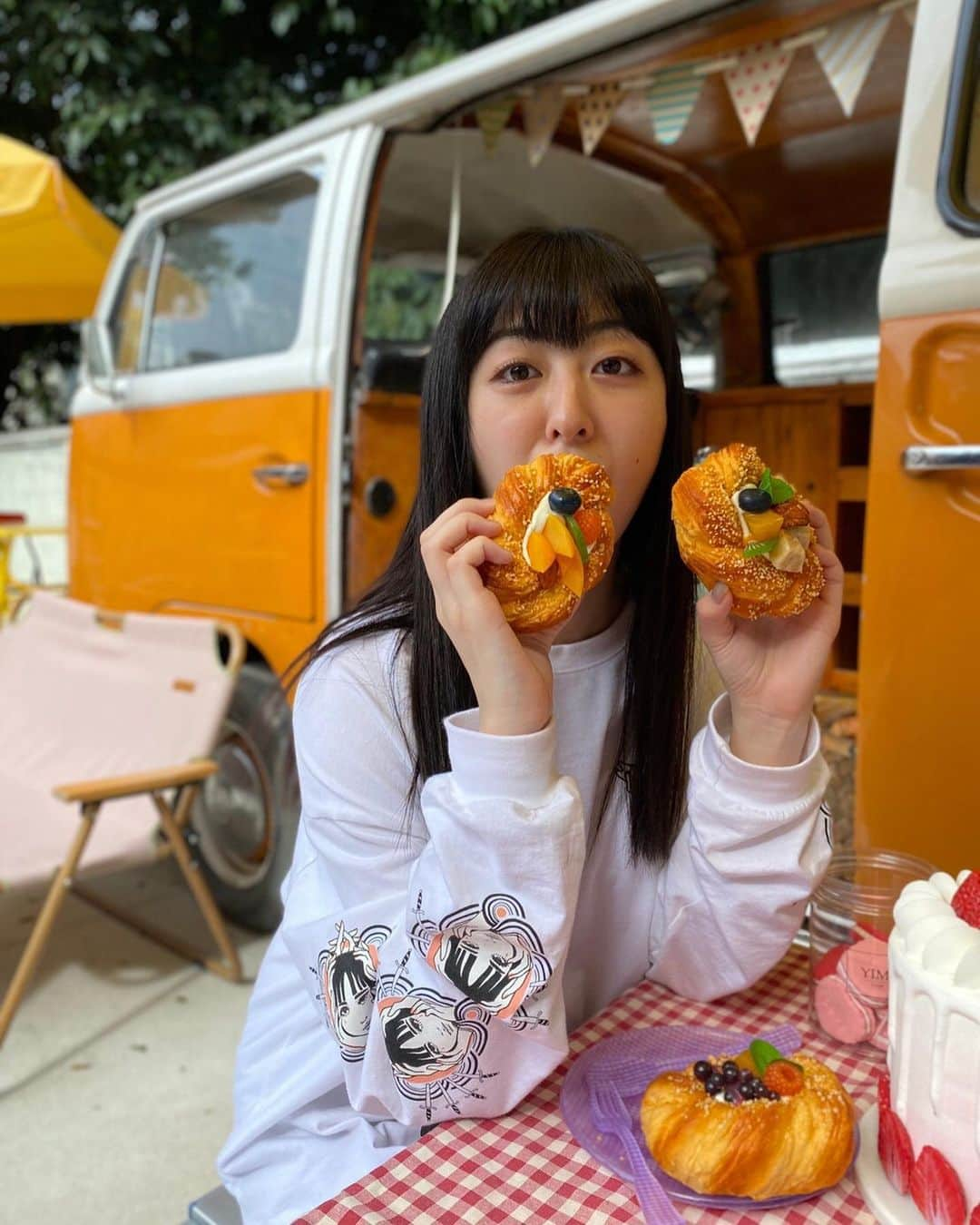 伊豆田莉奈さんのインスタグラム写真 - (伊豆田莉奈Instagram)「Ohayo~🖼 กินข้าวรึยังคะ?🤤  จริงๆอันนี้กินไม่ได้ค่ะ😂 อันนี้เป็น squeeze ค่ะ😂555  おはずな🔆 ご飯はもう食べましたか？🤤  本当はこれ食べれないの😂 これスクイーズだった😂笑  #izurinacgm48 #伊豆田莉奈 #いずりな #cgm48」10月28日 12時16分 - rina.cgm48official