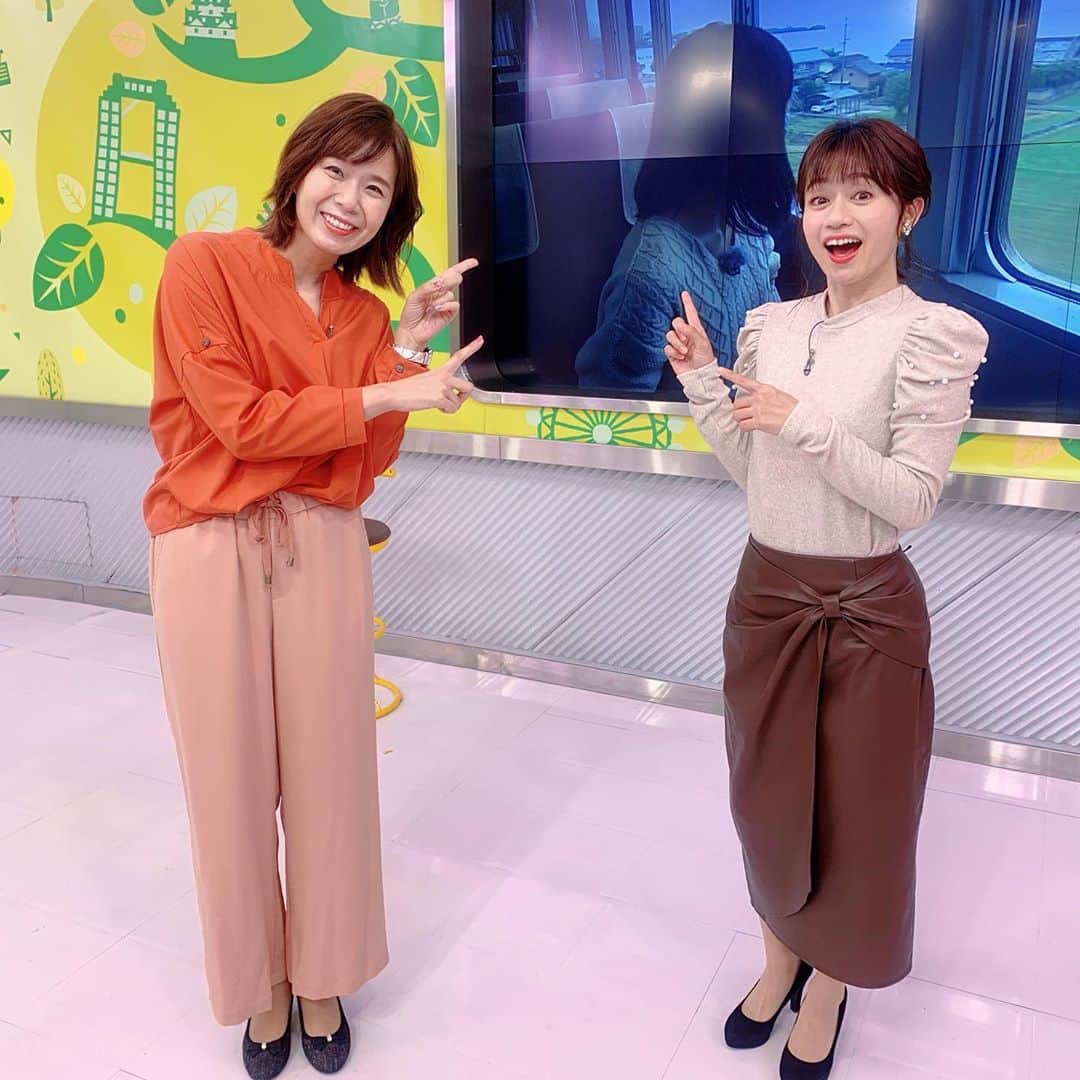 のインスタグラム：「お久しぶりの斉藤雪乃ちゃん🚃 ずっとリモート出演だったので 2人で再会を喜び合いました🙌 しかし、鉄道のコーナーのマニアックさには付いてゆけず🤔❓❓ いつもバッサリ切ってごめんやで💦 ☆ #ぐるかん#ぐるっと関西おひるまえ #斉藤雪乃ちゃん#新快速50周年 #jr西日本 #新快速の顔が違うらしい #撮影#あげ山紀信#安定の腕前」