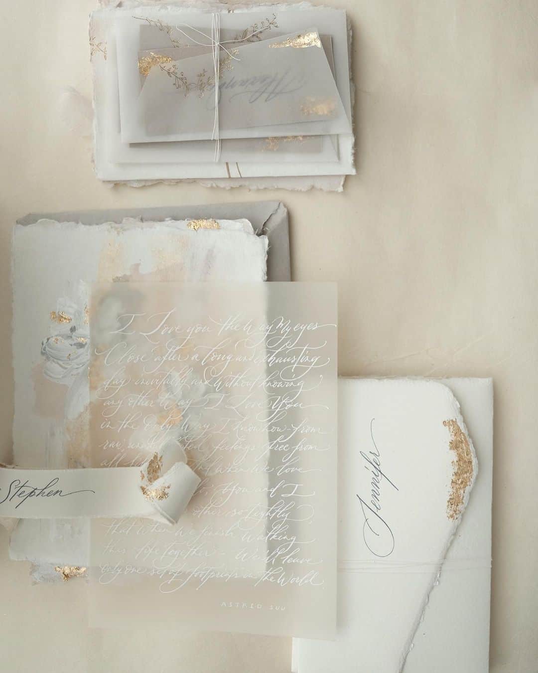 Veronica Halimさんのインスタグラム写真 - (Veronica HalimInstagram)「Poetry in a bundle — Spending hours of good time creating these papers for my lovely couple was a fun process. A lot of people asked me about how I found so many different ideas for each handmade suite. The key is to always observe closely on the little things, not the whole big picture. Most of the time, inspiration came from the story of the couple, things they love, colors, personality, accessories, dresses, and mixing in the elements from their wedding/event’s theme. — Poetry on vellum paper by @astridsuu —  #vhcalligraphy #truffypi #カリグラフィー #カリグラフィースタイリング #モダンカリグラフィー #calligraphystyling #カリグラフィーワークショップ #weddingstationery #moderncalligraphy #handmadepaper  #penmanship #ウェディング #ウェディングアイテム #カリグラファ #スタイリングワークショップ #スタイリング #prettypapers #weddingsuite #styledshootbundle」10月28日 12時25分 - truffypi