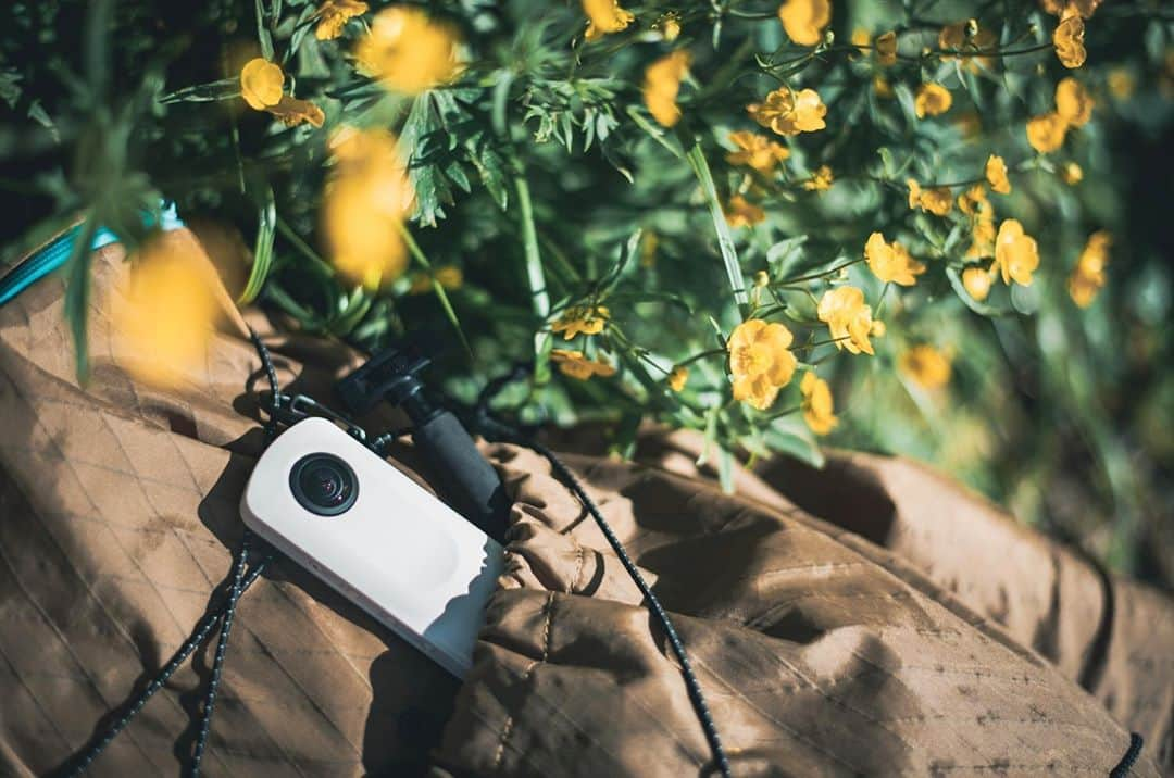 Official RICOH THETAさんのインスタグラム写真 - (Official RICOH THETAInstagram)「Sometimes you just need to get outside in nature and explore! Our RICOH THETA cameras have a lightweight and slim design to grab & go on your next adventure. 🌼🎒 📸: @chicapaya . . . . . #ricohusa #ricoh #ricohimaging #theta360 #lifein360 #360camera #360view #tinyplanet #camera #cameralover #cameralens #flowerphotography #flowers #tinyplanetphotography #flowersofinstagram #floralphotography #backpacking #travel #travelphotography」10月28日 23時15分 - theta360official