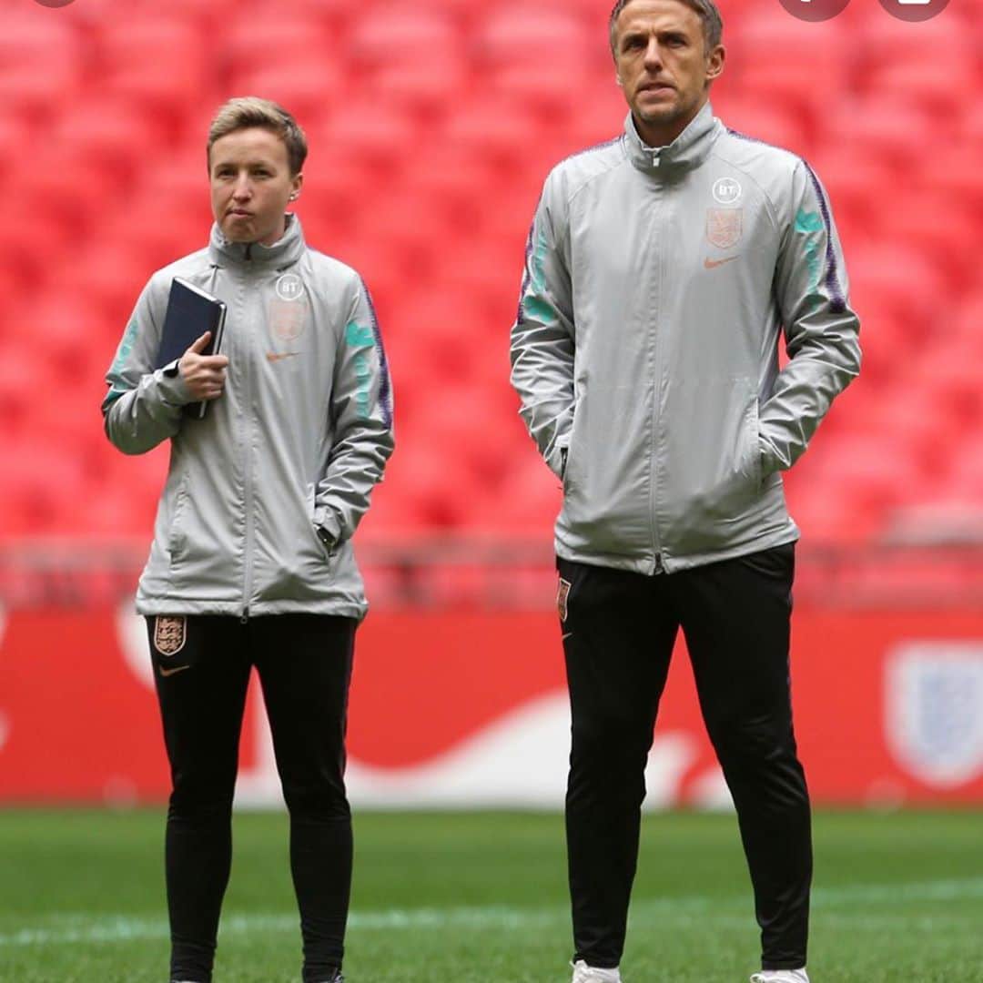 フィリップ・ネヴィルのインスタグラム：「Massive congratulations @bevpriestman unbelievable opportunity for you to manage 🇨🇦 - thank you for everything you did for the @lionesses 🦁🦁🦁」