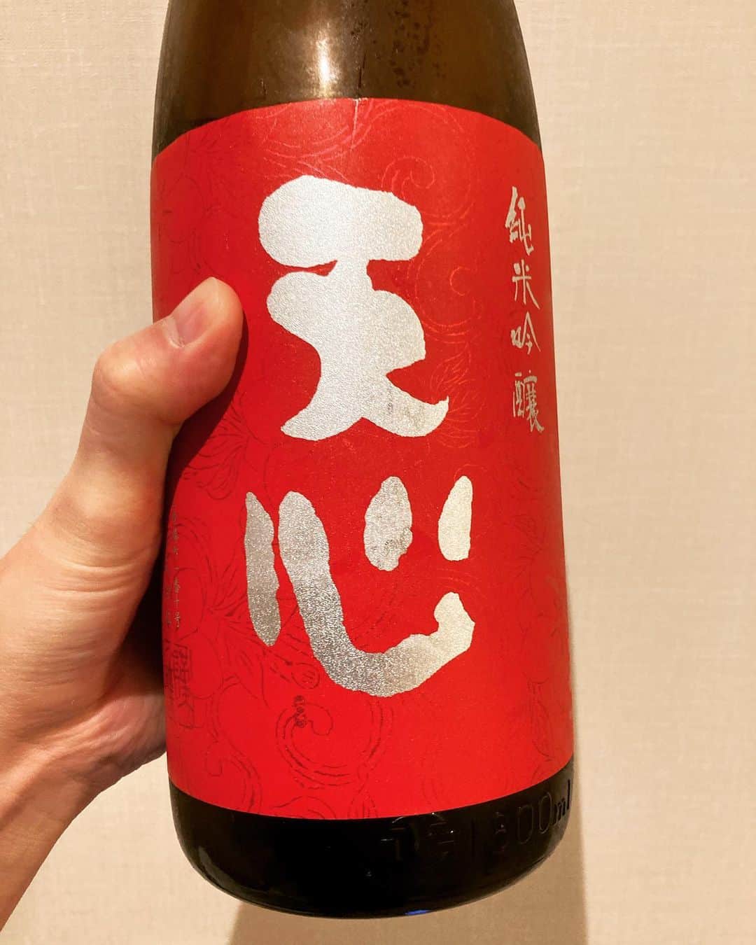 木村良平さんのインスタグラム写真 - (木村良平Instagram)「疲れた体には、美味いごはんと美味い酒がしみるのです。りょへみゅで取り寄せた日本酒の兄弟！ #天心」10月28日 23時19分 - ryouhey_drunk