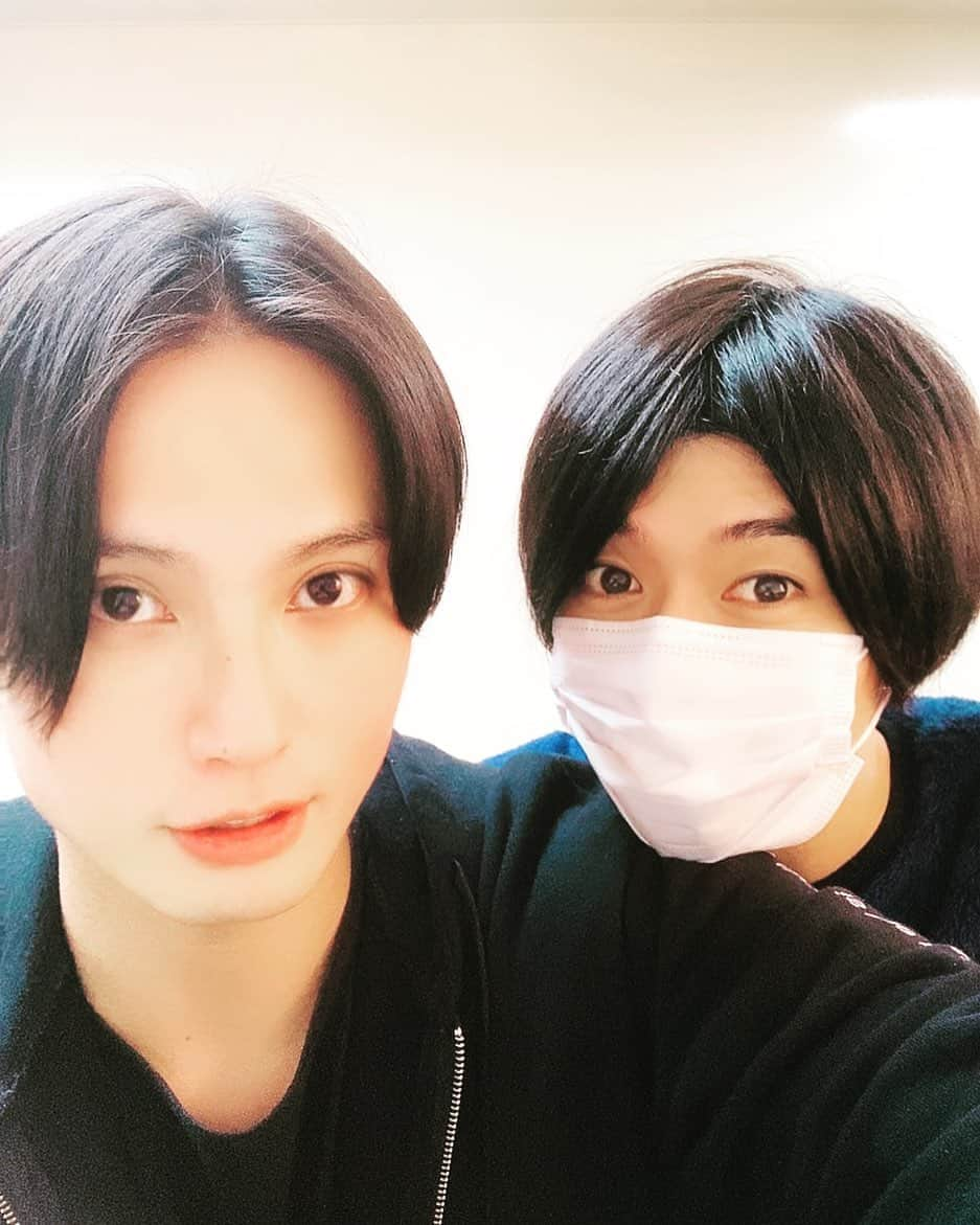 友常勇気さんのインスタグラム写真 - (友常勇気Instagram)「I'm done for today✨✨✨ It ended up being again tonight to go to bed😭 so sleepy🥺 I'll do my best tomorrow🤗‼️ #友常勇気  #谷佳樹  #ハンズアップ #本日も #稽古終了 #やる事やってたら #この時間 #もう眠い #また明日もやるぞー お休みなさい🥰 夢で会おう❤️ Good night😴💓」10月28日 23時19分 - yuki_tomotsune