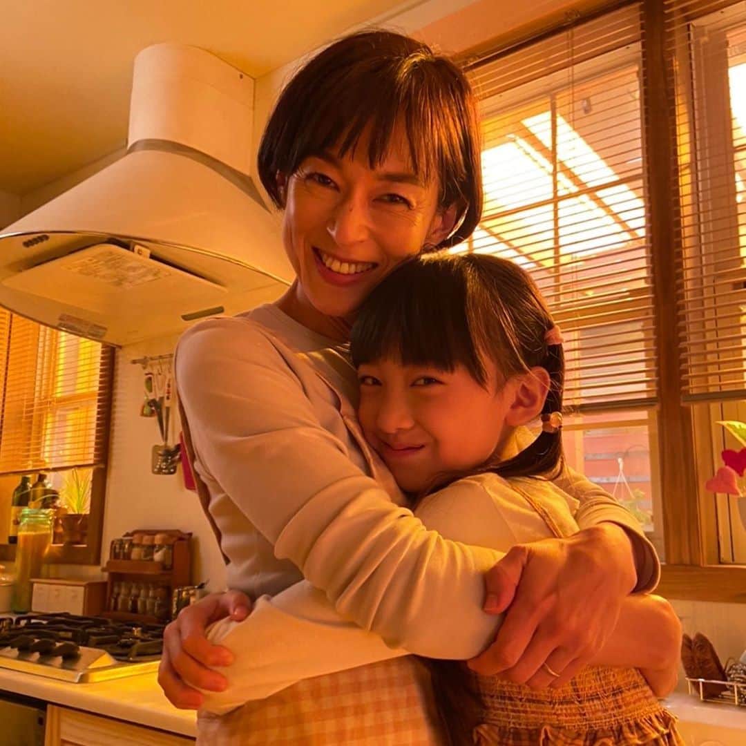 公式 ３５歳の少女さんのインスタグラム写真 公式 ３５歳の少女instagram 仲直りの方法は昔も今もコレ ママ大好き 女神と天使かな 世界一かわいいぎゅ お母さんとハグってしたことある 三十五歳の少女 35歳の少女 日テレ
