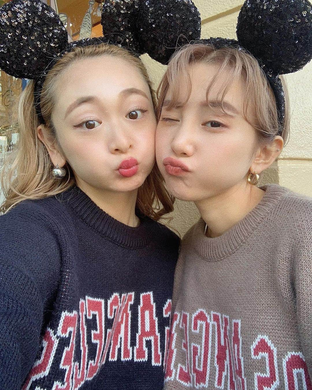 岩渕加恵さんのインスタグラム写真 - (岩渕加恵Instagram)「H a p p y 🐭 D i s n e y 新しい耳をゲットしてうきうき〜💓 もちろん、おそろ服でっw✌️🌈  顔もやっぱ似てる、、？笑👨🏻‍🦲👨🏻‍🦲  #ディズニー #ディズニーランド #くしゃ顔同盟」10月28日 21時53分 - kae0113