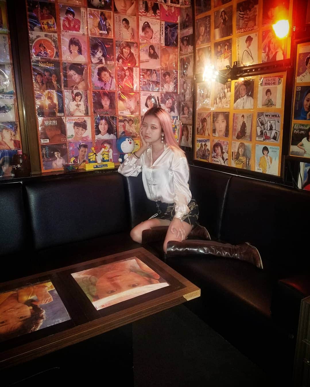 のインスタグラム：「🌛🌛🌛 #japaneseart #nostalgic #musicbar #tokyotrip #tokyodesign #antique #pinkhair #outfitsociety #dailysnap」