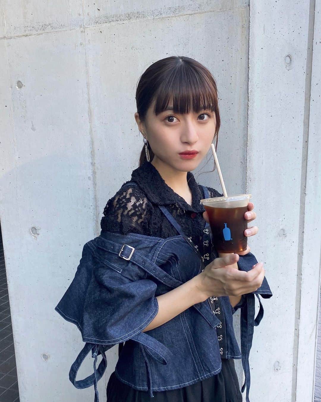 谷口萌衣子のインスタグラム：「一日一杯コーヒー！ 深煎りがすき〜。  そして超超おきにいりの服やっと着れました。  #縷縷夢兎 #ミスキャンパス立命館」