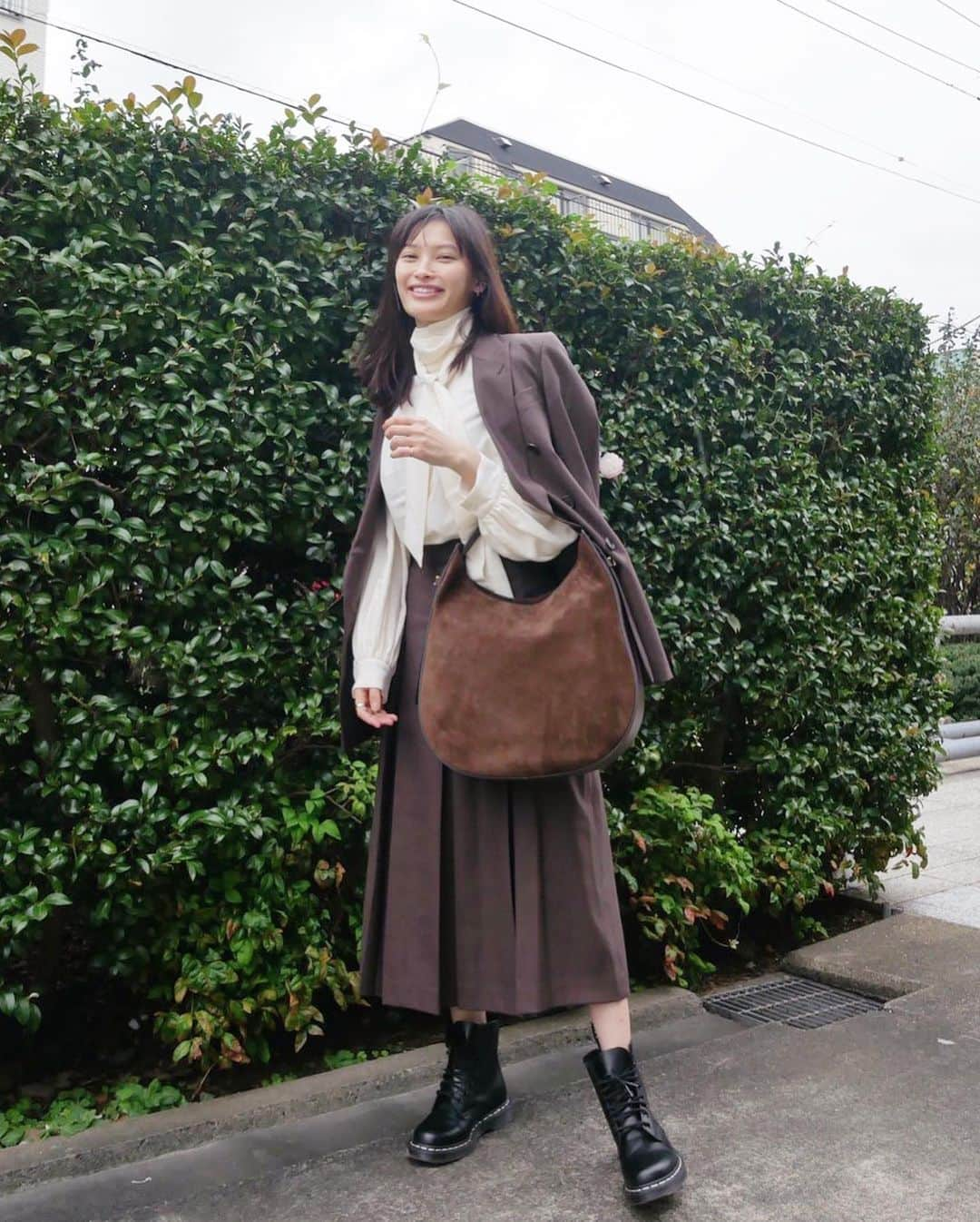 大政絢さんのインスタグラム写真 - (大政絢Instagram)「#今日の絢服  bag @tods   この大きさがこれまた可愛い🤎✨ 最近は持ち歩くものが多いんですが、一つにまとめられる鞄は持っていなかったので👜✨  この日は全身 @norc.jp  な日でした笑  タグ付けしています！  #tods#todsbag」10月28日 21時55分 - aya_omasa_official