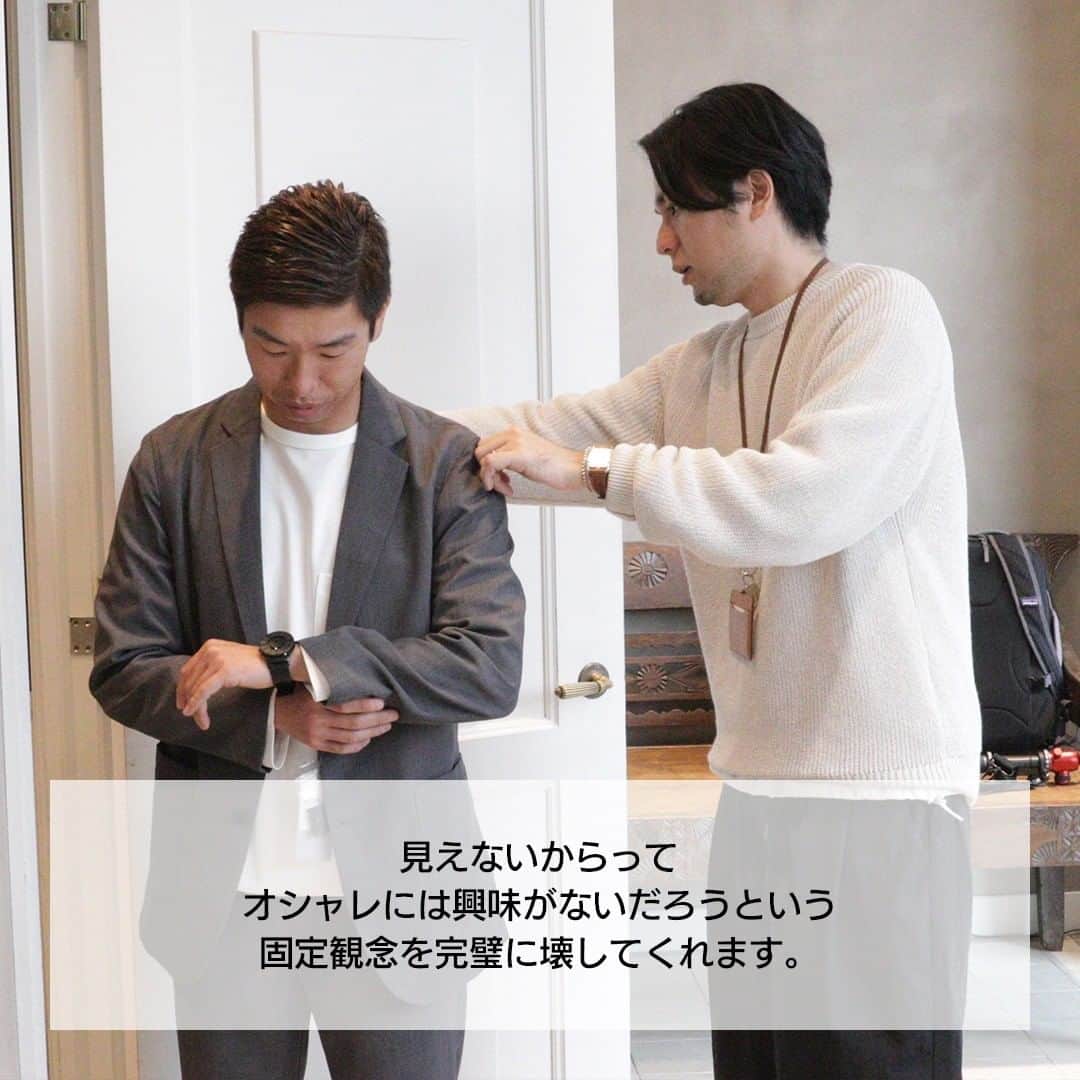 Eone Time Japanさんのインスタグラム写真 - (Eone Time JapanInstagram)「見えないからファッションに興味がない、とは晴眼者の偏見でした。 その偏見を見事に壊す日本の’ブラッドリーさん’、 加藤健人選手を紹介いたします！  Eone Japanでは毎年10月第２木曜日の’世界視力デー’を迎え、10月31日まで全商品10％OFF + 10％寄付キャンペーン実施中✨  ー  #watch #時計 #腕時計 #ユニバーサルデザイン #bradleytimepiece #eone #ブラッドリー #イーワン #ブラッドリータイムピース #触る時計 #今日の時計 #時計好き #お洒落さんと繋がりたい #ペアウォッチ #プレゼント #universaldesign #世界視力デー #worldsightday #inclusivedesign #ブラインドサッカー #カトケン」10月28日 21時59分 - eone_japan