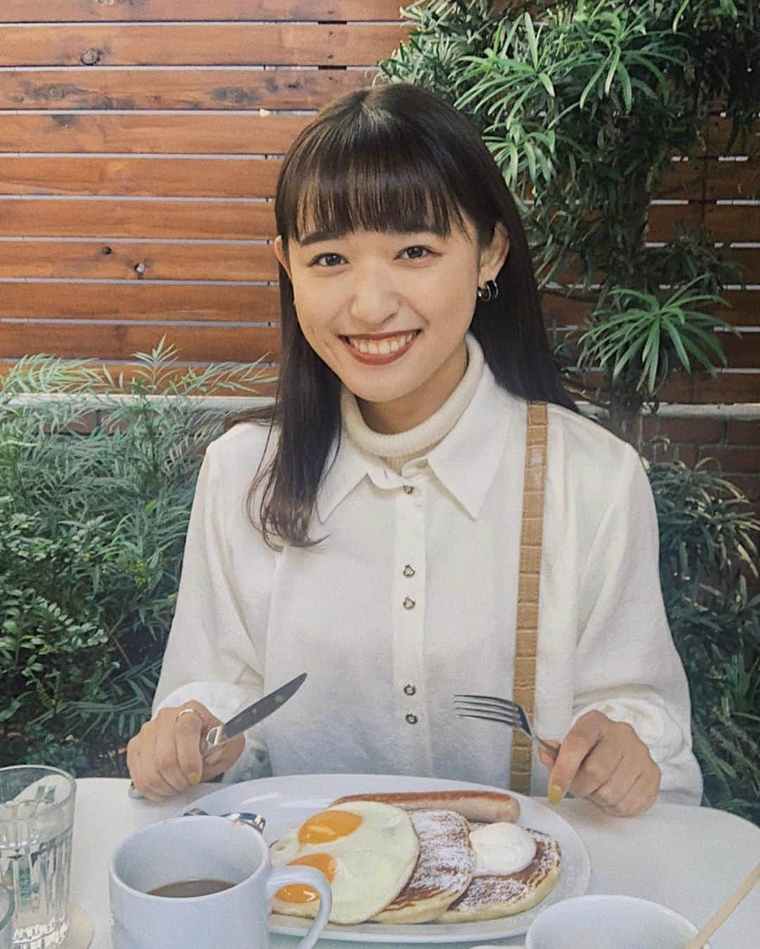 阿部真綾のインスタグラム：「朝活成功デー☀️  この日は表参道の #crisscross さんで朝ごはんを食べました！！！  久しぶりに朝から友達と遊べて満たされました🥺  みなさん今日と明日でweb投票が終わってしまいます！！！ まだ今日の投票終わってない方、ぜひお願い致します💛  また、10/31には最後の【当日票】があります！！！ とっても大事な投票です。 ぜひ最後まで皆さんの力を貸して頂けると嬉しいです。  よろしくお願いいたします🌼 . #ミスミスター駒澤コンテスト2020 #ミスコン #駒澤大学 #ミス駒澤 #サロモ #サロンモデル #サロモ受付中 #被写体 #被写体なります #撮影依頼受付中 #ポートレート#ポートレート撮影 #crisscross #表参道カフェ」