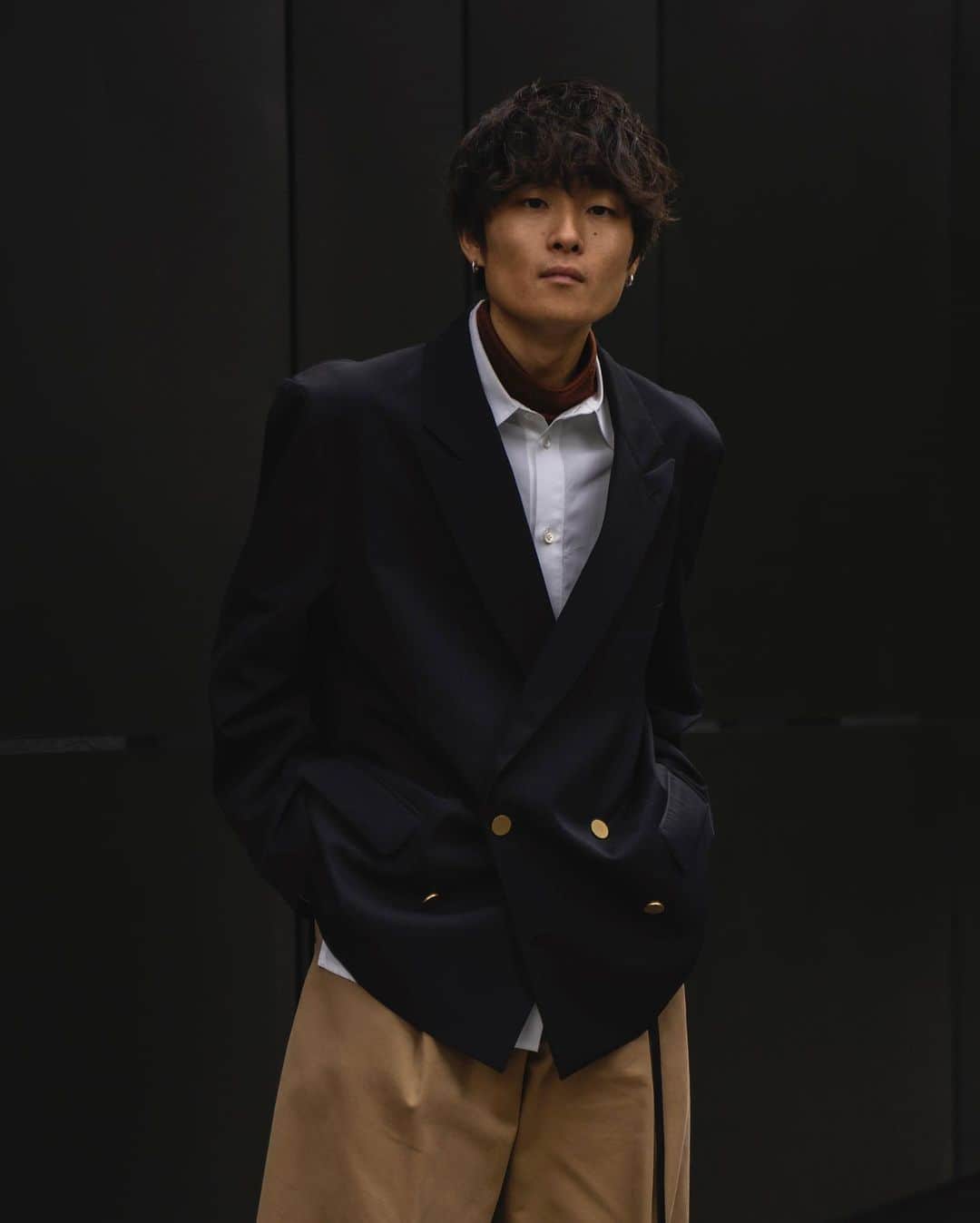 Ryoさんのインスタグラム写真 - (RyoInstagram)「ㅤㅤㅤㅤㅤㅤㅤㅤㅤㅤㅤㅤㅤ 明日から予約スタートする秋冬の新作です！ コンブレは、セットアップももちろんですが、チノやミリタリーパンツで合わせたい🙋‍♂️ ㅤㅤㅤㅤㅤㅤㅤㅤㅤㅤㅤㅤㅤ jacket:#ryotakashima shirt:#ryotakashima tee:#yoketokyo pants:#studionicholson shoes:#leyuccas」10月28日 21時59分 - ryo__takashima