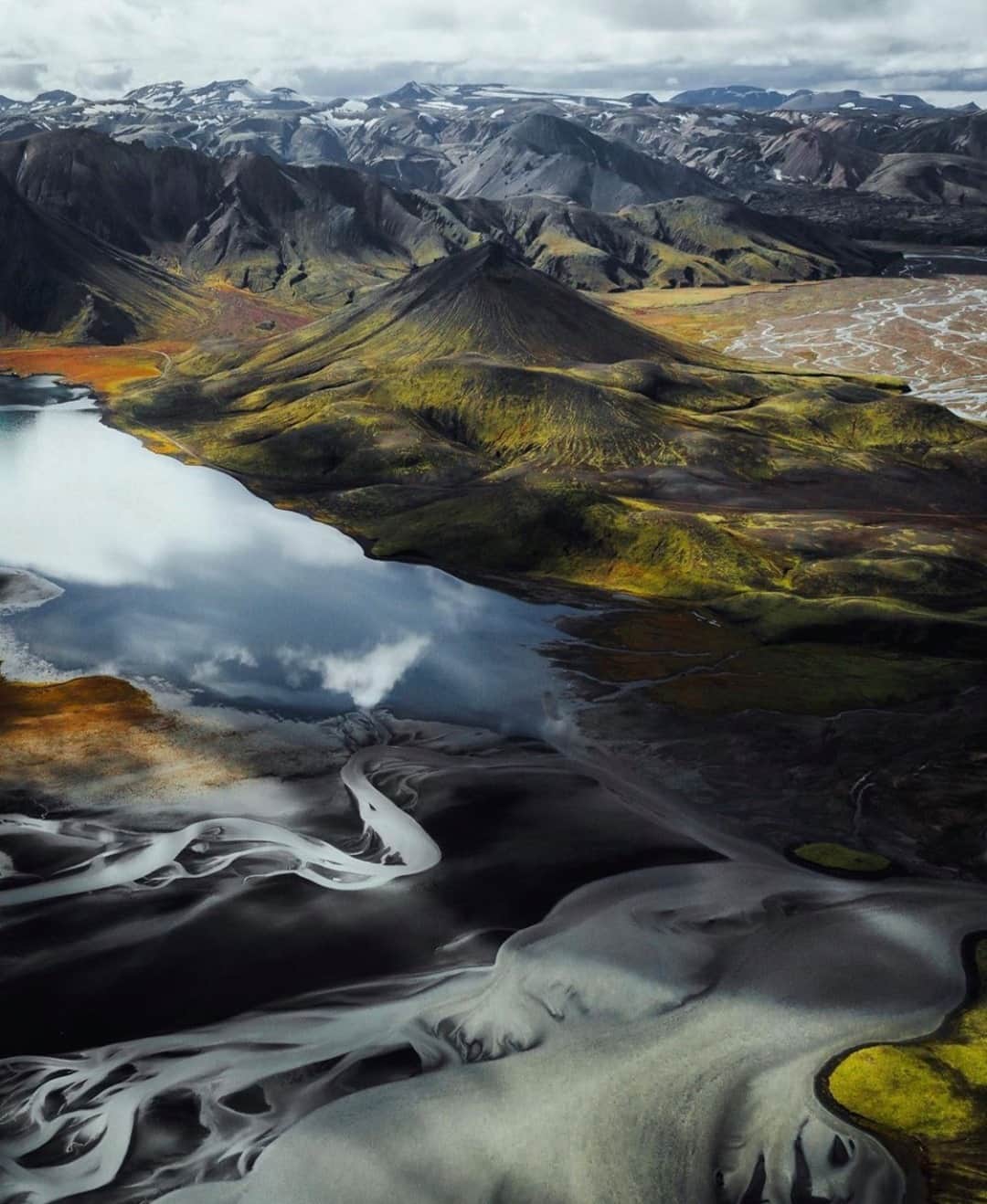 Earth Picsさんのインスタグラム写真 - (Earth PicsInstagram)「Beautiful Iceland 🇮🇸Photo by @jasoncharleshill」10月28日 22時00分 - earthpix
