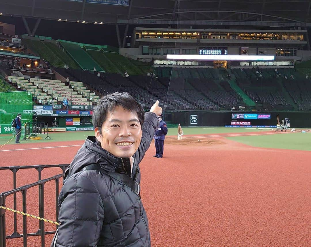 関陽樹さんのインスタグラム写真 - (関陽樹Instagram)「昨日は久しぶりのプロ野球観戦。 埼玉西武ライオンズ対東北楽天ゴールデンイーグルスの試合を見てきました。 髙橋光成投手(前橋育英・沼田市出身)の今季8勝目を見ることができました。ナイスピッチングでした。 試合後はグラウンドにも下りられるサービスは、最高ですね。選手がついさっきまでプレーしていたグラウンドは暖かかったです。 仕事でスポーツを見るのもいいですが、仕事を忘れる時間も大切ですね。 #プロ野球  #観戦　#埼玉西武ライオンズ　#メットライフドーム　#髙橋光成  #ナイスピッチング　#休日 #仕事忘れ」10月28日 22時01分 - seki_haruki1986