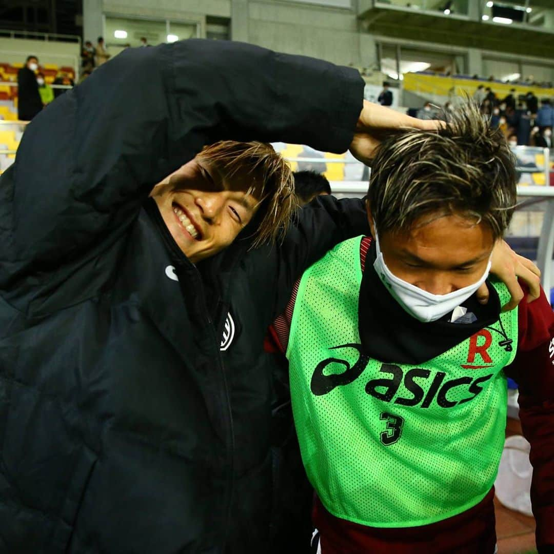 ヴィッセル神戸さんのインスタグラム写真 - (ヴィッセル神戸Instagram)「勝利の笑顔！😄👍🏼 That winning smile! 😄👍🏼  #vissel #visselkobe #ヴィッセル #ヴィッセル神戸 #Kobe #神戸 #WeAreKobe #KobeForeverForward #一致団結 #JLeague #Jリーグ #DAZN」10月28日 22時01分 - visselkobe