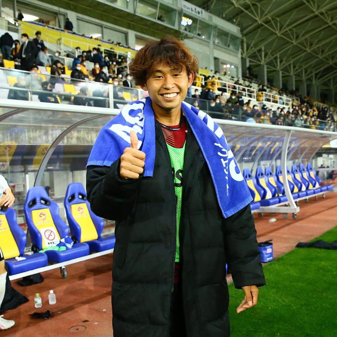 のインスタグラム：「勝利の笑顔！😄👍🏼 That winning smile! 😄👍🏼  #vissel #visselkobe #ヴィッセル #ヴィッセル神戸 #Kobe #神戸 #WeAreKobe #KobeForeverForward #一致団結 #JLeague #Jリーグ #DAZN」
