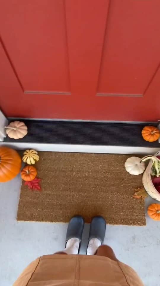 ダンスコのインスタグラム：「Decorating for fall in 2020.」