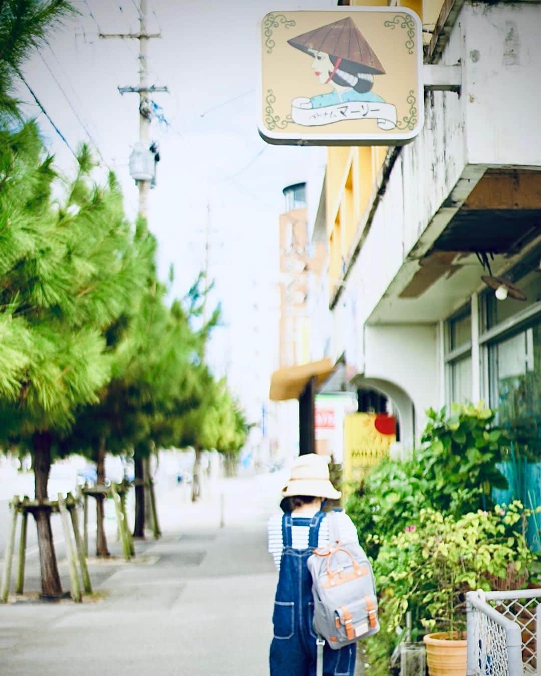 ゆうゆさんのインスタグラム写真 - (ゆうゆInstagram)「2020.10.28﻿ ﻿ ﻿ *⿻｡* . ﻿ ﻿ ﻿ 今日は沖縄のベトナム🇻🇳へ﻿ 実際なかなか海外の旅は出来ないけれど﻿ 美味しいものは食べに行ける。﻿ ﻿ ﻿ ----------﻿ ﻿ そんな時はちょっと旅気分の格好で(^｡^)﻿ ﻿ ガストンルーガでリュックを持って行こう。﻿ ﻿ ﻿ ﻿ BITENのグレー&ブラウン　﻿ スッキリしたタイプも良いけどこれはポケットが多くて機能性抜群だし、スーツケースにも取り付け出来る。﻿ 旅には最高じゃない(早く行きたい！)﻿ ﻿ ちょっと珍しく色合いもお気に入り。﻿ ﻿ ﻿ @gastonluga ﻿ ﻿ 15%off専用割引コード： glhikari 　(期限なし)﻿  特別15%割引コードを使うとお得になります！ ﻿ ﻿ 公式オンラインストア：https://gastonluga.com/jp/﻿ ﻿ 送料無料﻿ ﻿ #GastonLuga ﻿ #ガストンルーガ ﻿ #バックパック﻿ #ビーテン　﻿ #BITEN﻿ ﻿ ﻿ ----------﻿ Gaston Lugaでは8/17から秋の特別キャンペーン！ バックパックをお買い上げ頂いたお客様にカード、小銭を収納できるウォレットBörsをプレゼント致します。﻿ またバックパックお買い上げの方はアクセサリーを５０％オフで購入できます。﻿ このお得な機会をお見逃しなく！﻿ ﻿ ﻿ ﻿ _____________________________________________*⿻｡* . ﻿ ﻿ .﻿ #sonyα7 ﻿ #Vietnammarley﻿ #ベトナムマーリー　﻿ #ベトナム料理﻿ #宜野湾﻿ #okinawa ﻿ #沖縄案内2﻿ #沖縄カフェ」10月28日 22時06分 - _hikarinohako_