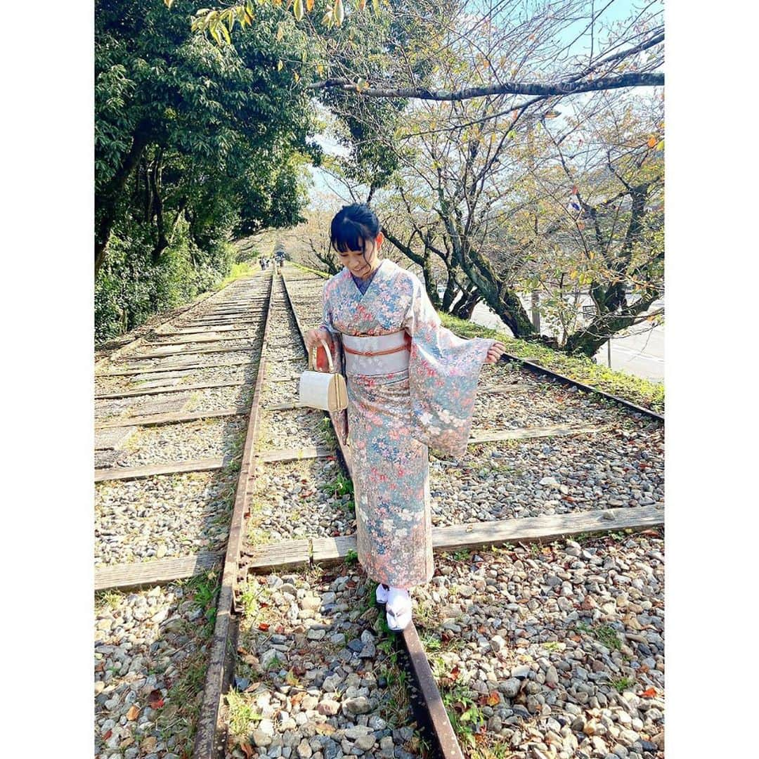 根岸可蓮さんのインスタグラム写真 - (根岸可蓮Instagram)「🛤 幼なじみちゃんと初めての旅行🚞 京都1泊2日してきました☺️ 聖地も一緒に行ってくれてほんとありがとう😭 写真は #蹴上インクライン 📸 オシャレなカップルさんに 「こうした方がいいよ〜！」 と、写真を撮ってもらいました😂 感謝です🙏✨ 2日間で写真1000枚近く増えてしまった…😋 ※ ※ ※ #たこやきレインボー #たこ虹 #tacoyakirainbow #taconiji #根岸可蓮 #れんれん #Renstagram #アニメ好き #京越 #そうだ京都行こう #京都 #着物 #京都着物 #アンティーク着物 #京都旅行 #女子旅 #観光 #kawaii #fashion #jfashion #instagood #follow #followme #instagood #れんれんドキドキでーす」10月28日 22時08分 - negishikaren_official