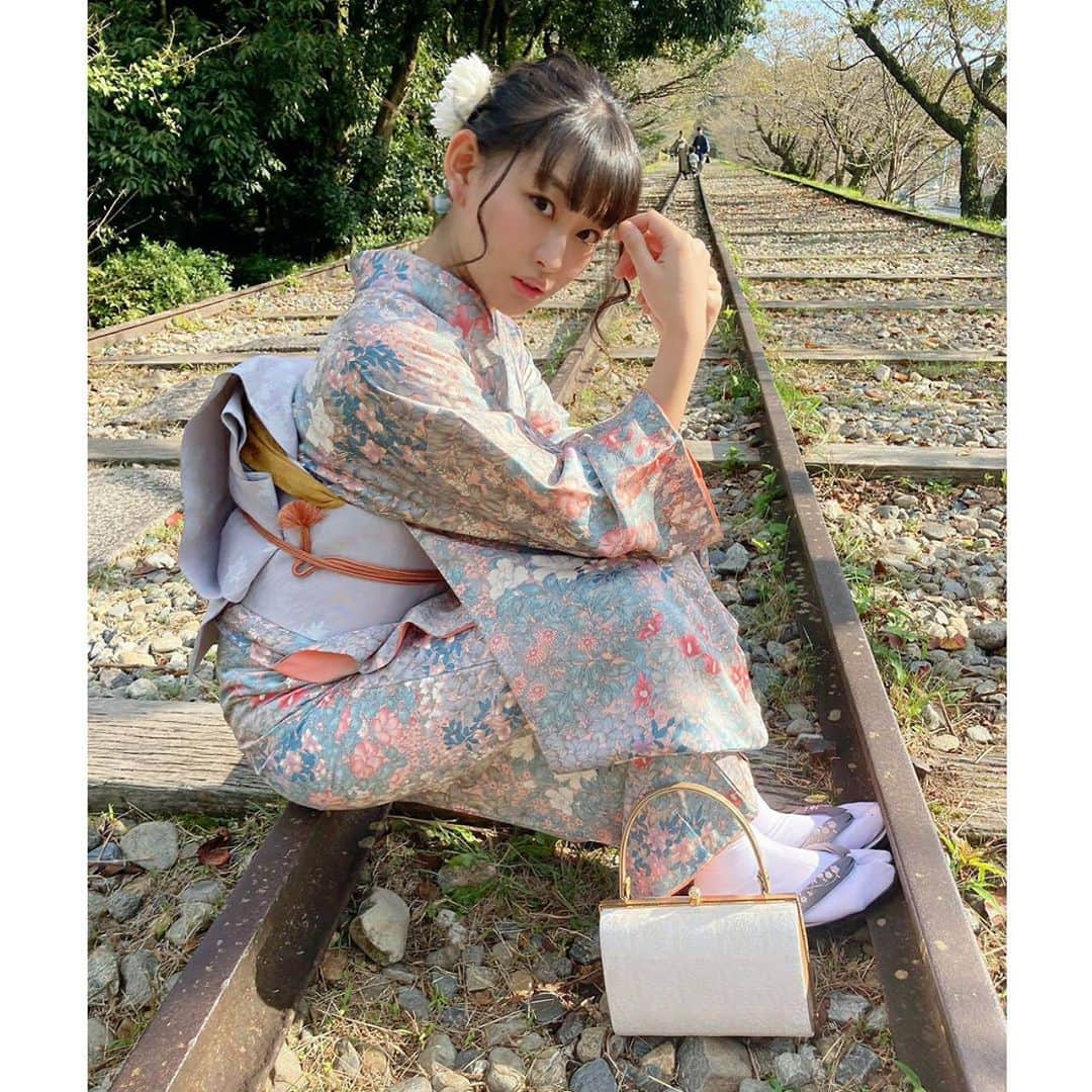 根岸可蓮さんのインスタグラム写真 - (根岸可蓮Instagram)「🛤 幼なじみちゃんと初めての旅行🚞 京都1泊2日してきました☺️ 聖地も一緒に行ってくれてほんとありがとう😭 写真は #蹴上インクライン 📸 オシャレなカップルさんに 「こうした方がいいよ〜！」 と、写真を撮ってもらいました😂 感謝です🙏✨ 2日間で写真1000枚近く増えてしまった…😋 ※ ※ ※ #たこやきレインボー #たこ虹 #tacoyakirainbow #taconiji #根岸可蓮 #れんれん #Renstagram #アニメ好き #京越 #そうだ京都行こう #京都 #着物 #京都着物 #アンティーク着物 #京都旅行 #女子旅 #観光 #kawaii #fashion #jfashion #instagood #follow #followme #instagood #れんれんドキドキでーす」10月28日 22時08分 - negishikaren_official