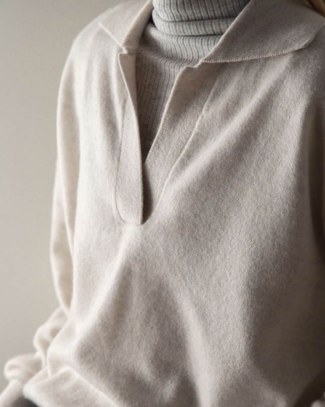 Club Monacoのインスタグラム：「Lounging luxuriously. The coziest look made for spending your afternoon wrapped in cashmere with your favorite book.」