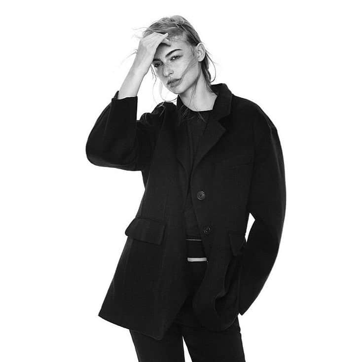 UNIQLO UKのインスタグラム：「Arriving November 12 +J  The Fall/Winter 2020 +J collection features sophisticated essentials for women and men.  Inspired by a sense of enlightened understatement, the line consists of versatile, iconic pieces.  +J defines the global modern uniform with new purpose and meaning for today. #UniqloPlusJ」