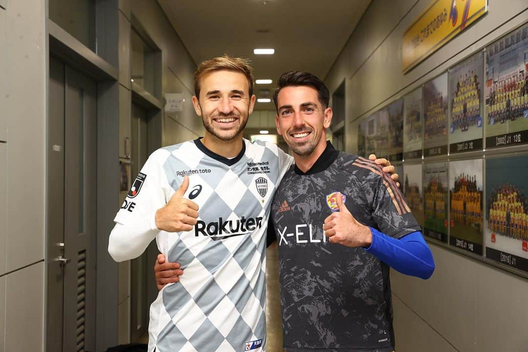 セルジ・サンペルのインスタグラム：「+3! Gran victoria equipo! Feliz de verte fenómeno @cuencaisaac! Te deseo lo mejor siempre! 👍🏼👍🏼😁⁣ ⁣ +3! チームで掴んだ大きな勝利！また会えて嬉しいよ @cuencaisaac! 今後も活躍を期待してるよ！ 👍🏼👍🏼😁」