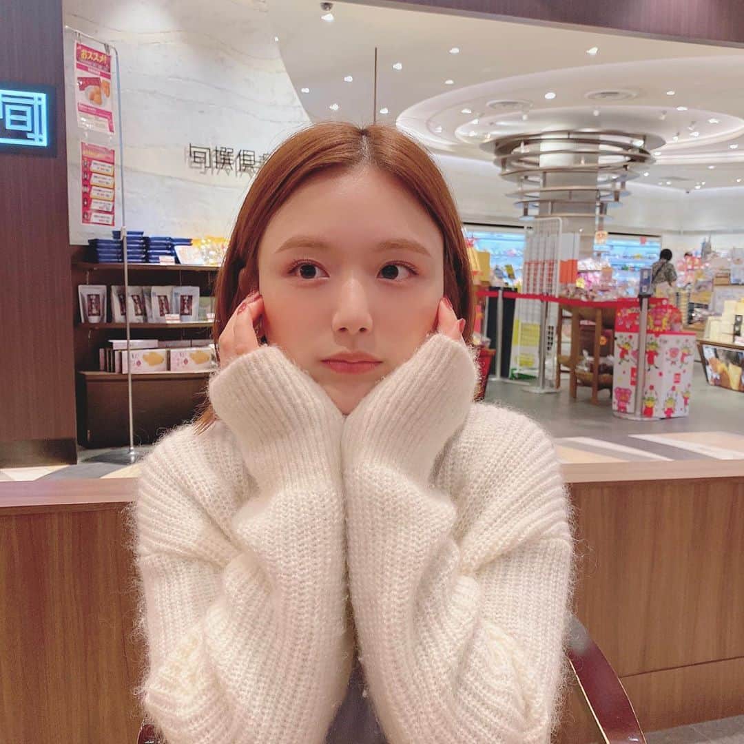 ひよんのインスタグラム：「👸🍈🍈 ㅤㅤㅤㅤㅤㅤㅤㅤㅤㅤㅤㅤㅤ オンマとメロン狩り行ったとき❤️ 色々あったけどメロン美味しかったし、 メロン狩りできたし満足☺️✨💞 また行きたいな〜🍈❤️ ㅤㅤㅤㅤㅤㅤㅤㅤㅤㅤㅤㅤㅤ #メロン #メロン狩り #メロンの森 #メロンの森フォレストパーク #melon #fruits #autumn #멜론 #희영」