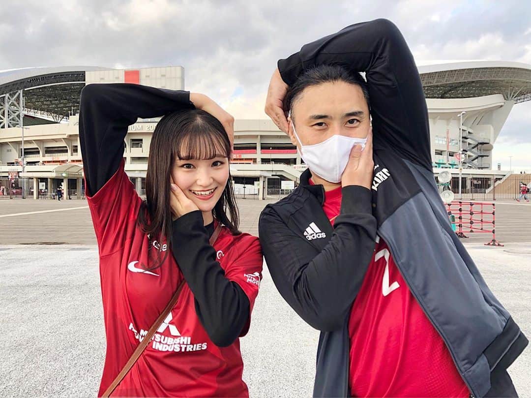 加藤早和子さんのインスタグラム写真 加藤早和子instagram 浦和レッズについて議論するページ 通称 浦議チャンネル に出させて頂きました 写真は Ugさんとの謎ポーズ 笑 浦和レッズを好きな理由 印象に残ってる試合 など 今までdmなどで聞かれる
