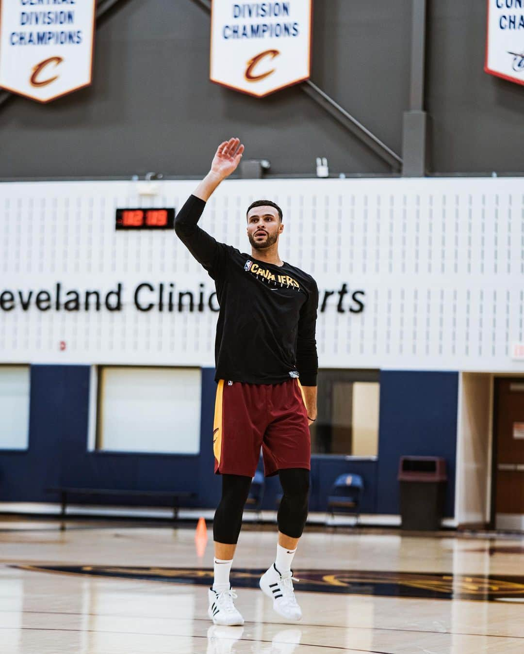 キャブスさんのインスタグラム写真 - (キャブスInstagram)「Mid-week hustle at @clevelandclinic Courts 😤」10月28日 22時51分 - cavs