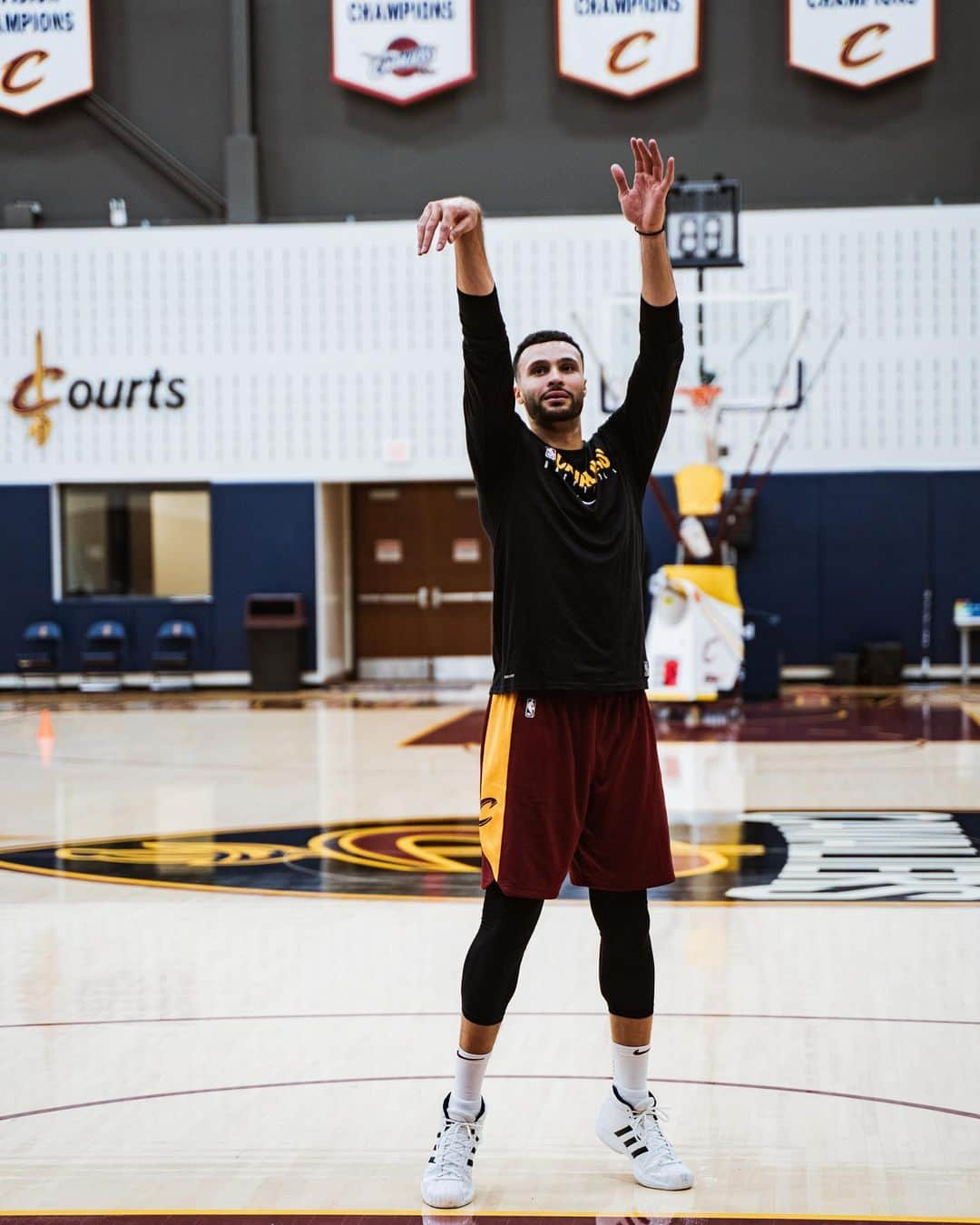 キャブスさんのインスタグラム写真 - (キャブスInstagram)「Mid-week hustle at @clevelandclinic Courts 😤」10月28日 22時51分 - cavs