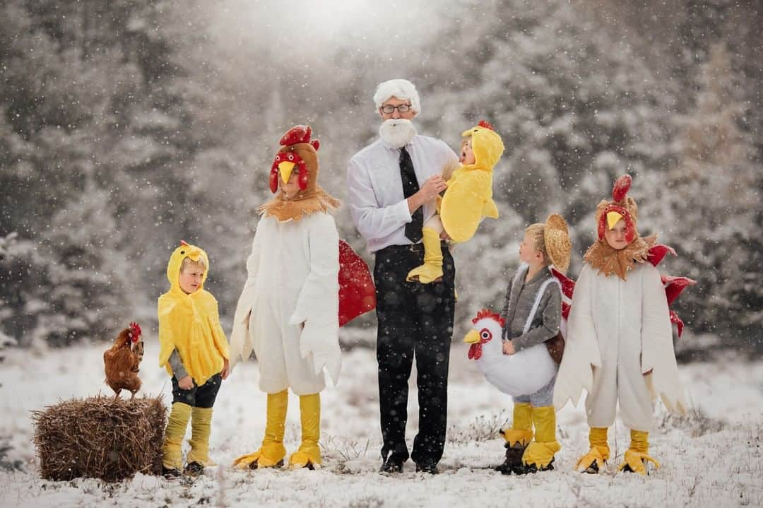 Sigma Corp Of America（シグマ）さんのインスタグラム写真 - (Sigma Corp Of America（シグマ）Instagram)「Not all Halloween pics have to be creepy! SIGMA Ambassador Meg Loeks and family ventured outside (yes, it's snowing in parts of Michigan) to take this fun themed photo alongside one of their fellow flock members and... wait a second... is that Colonel Sanders????? 😲  This more-creepy-than-we-thought photo was shot with the SIGMA 105mm F1.4 DG HSM Art lens, perfect for making this snowy background fade away while putting this fowl family in crisp focus! 🐔  #sigmaphoto #SIGMA #sigma105mmart #sigma105mmf14art #bokehmaster #halloween #halloweencostume #chicken #chickens #chickensofinstagram #family #familyphotography #colonelsanders」10月28日 23時03分 - sigmaphoto