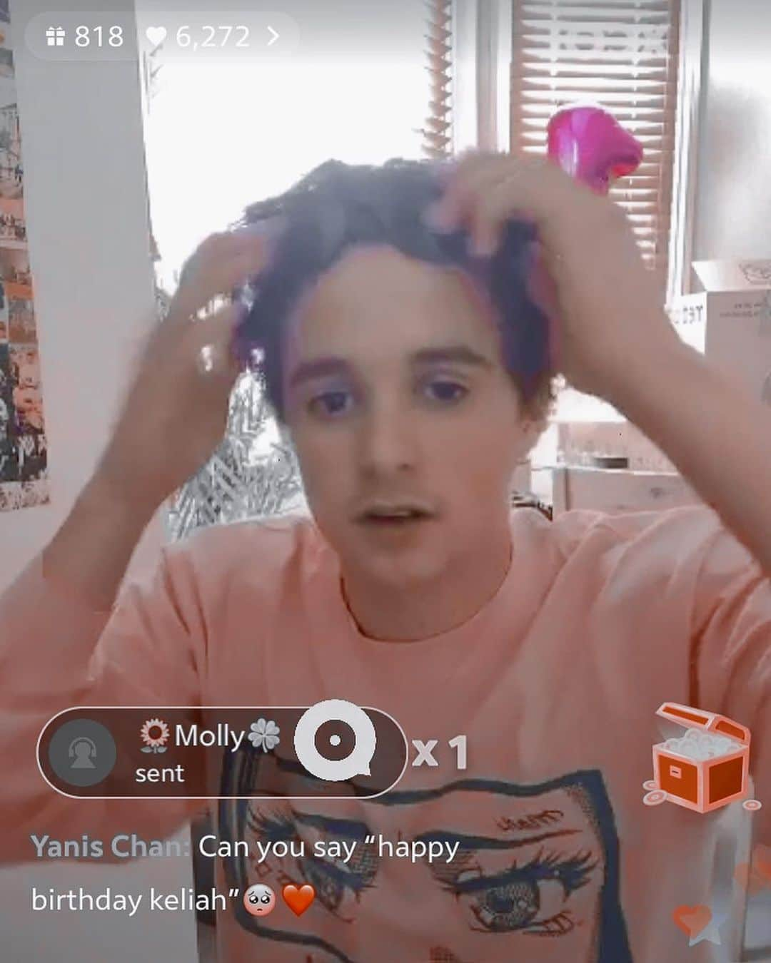 コナー・ボールさんのインスタグラム写真 - (コナー・ボールInstagram)「Brad just did a livestream an hour ago 🥺❤️ the way he fix his hair 😭」10月28日 23時03分 - imcalledconnor