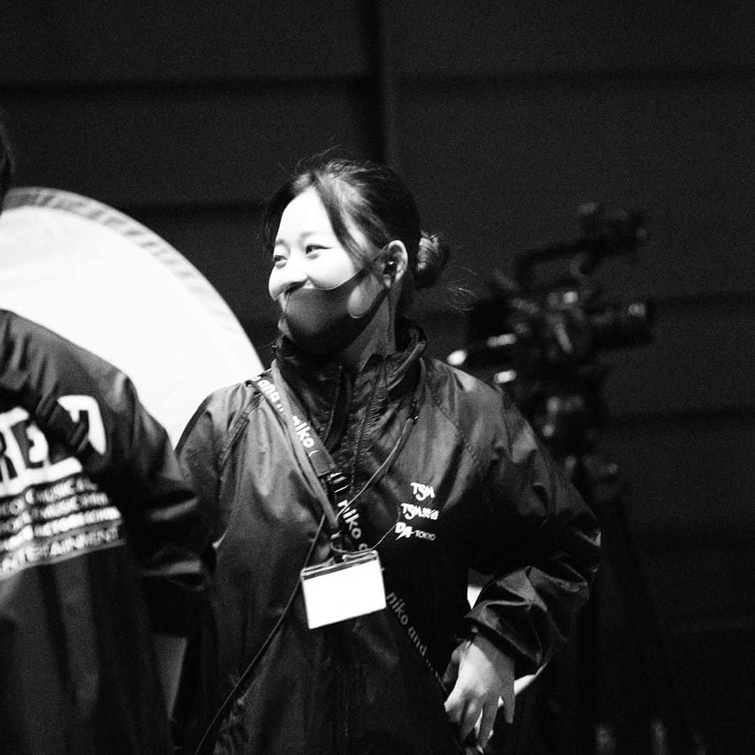 dorlisさんのインスタグラム写真 - (dorlisInstagram)「若くもたくましい背中たち　#dorlis #livecrew #東京スクールオブミュージック #photography #頑張る姿がかっこよかった」10月28日 22時58分 - dorlis0223