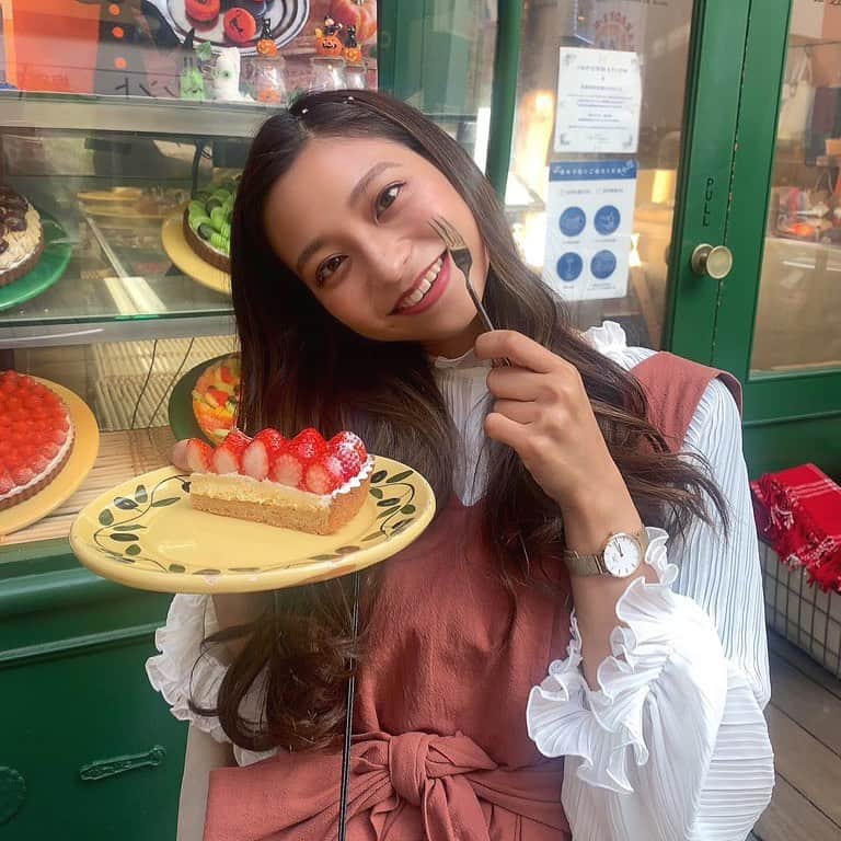 のインスタグラム：「🍓﻿🍓🍓 ﻿ ケーキは半分がちょうどいいんだけど、﻿ いつも欲張ってしっかり食べてしまう🍰﻿ ﻿ #ミスキャンパス同志社女子2020﻿ #同志社女子大学﻿ #ファイナリスト﻿ #ミス同女﻿ #ミスキャン ﻿」